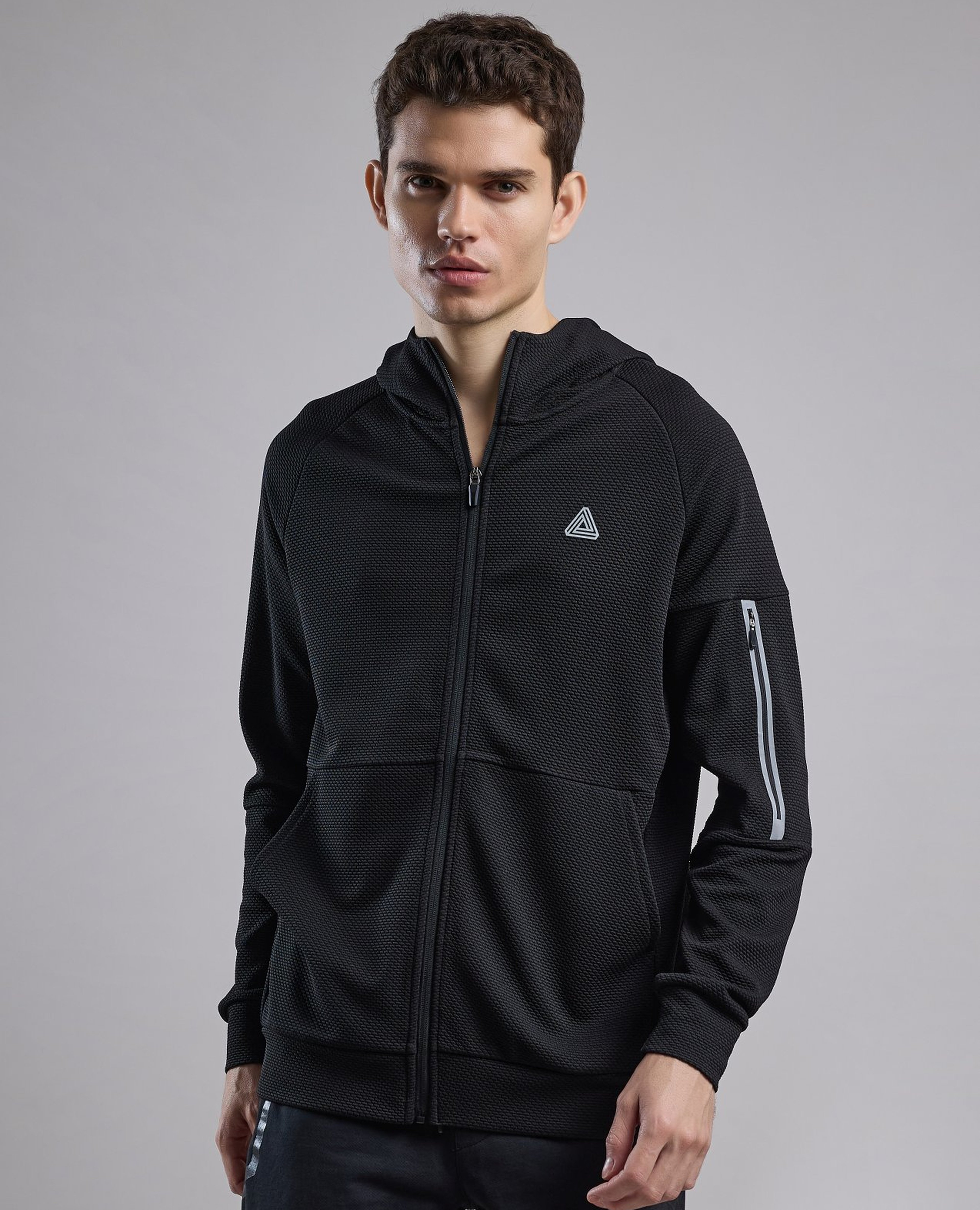 جاكيت بهودي وشعار وسحاب