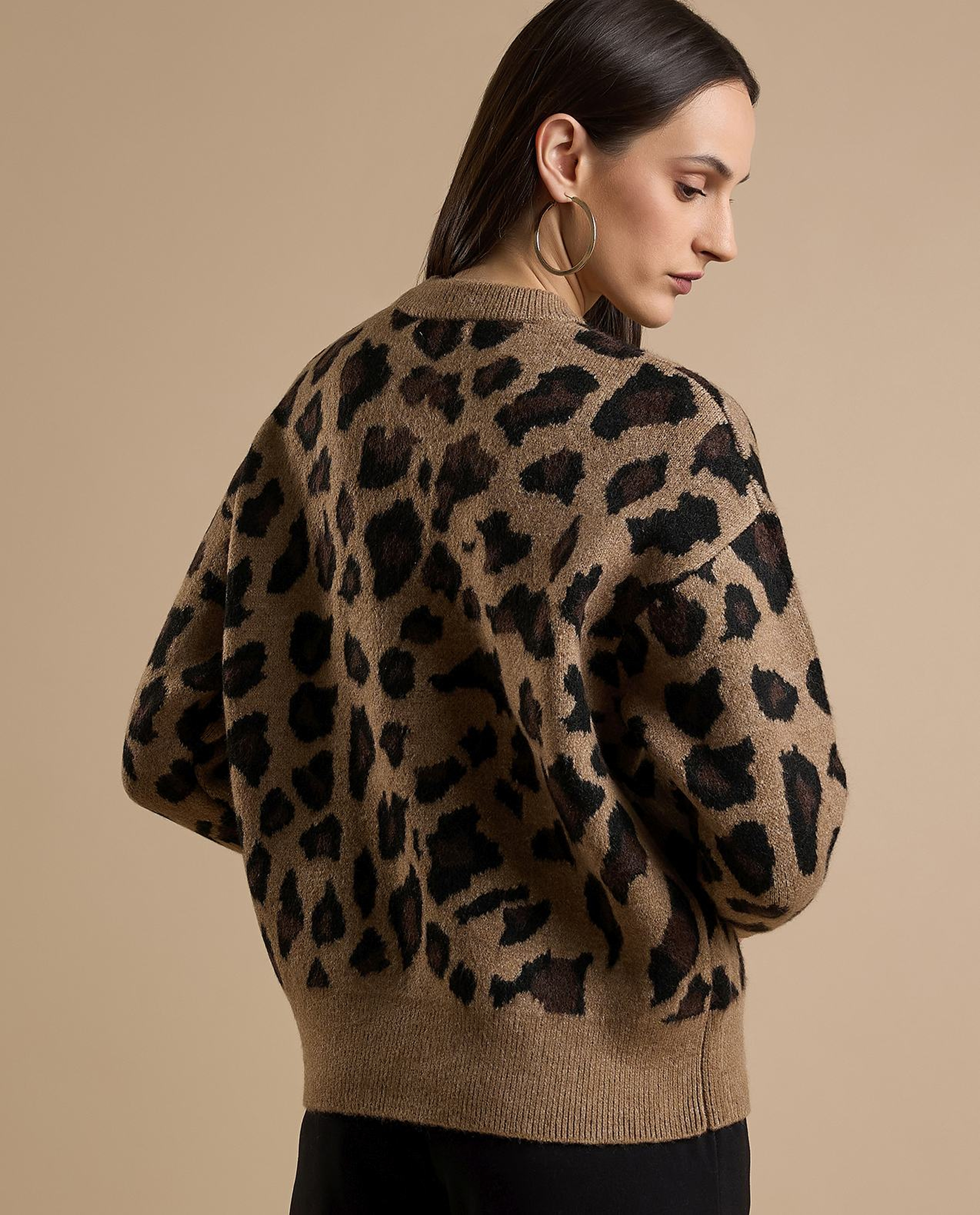 Animal Patterned Sweater with Crew Neck and Long Sleeves