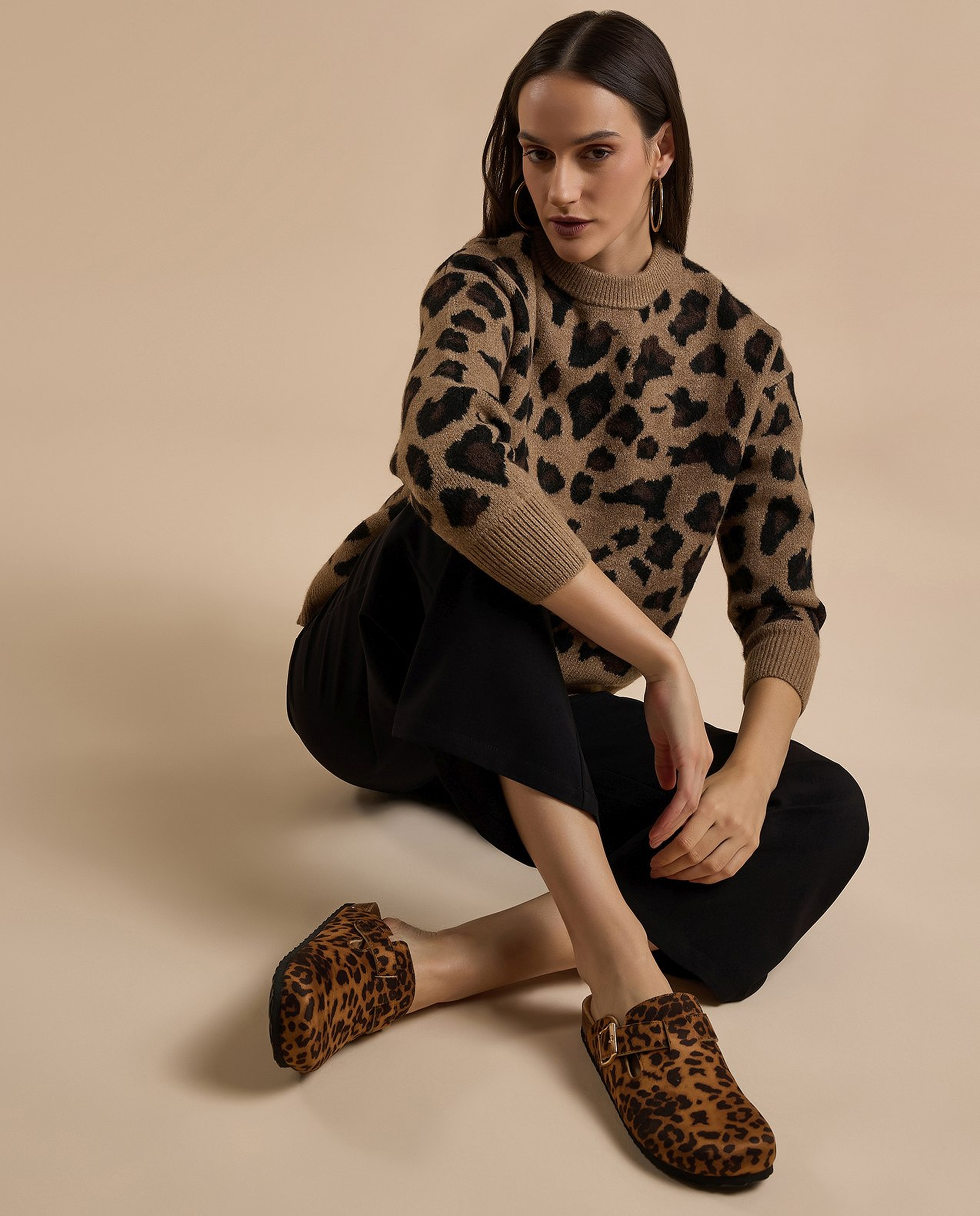 Animal Patterned Sweater with Crew Neck and Long Sleeves