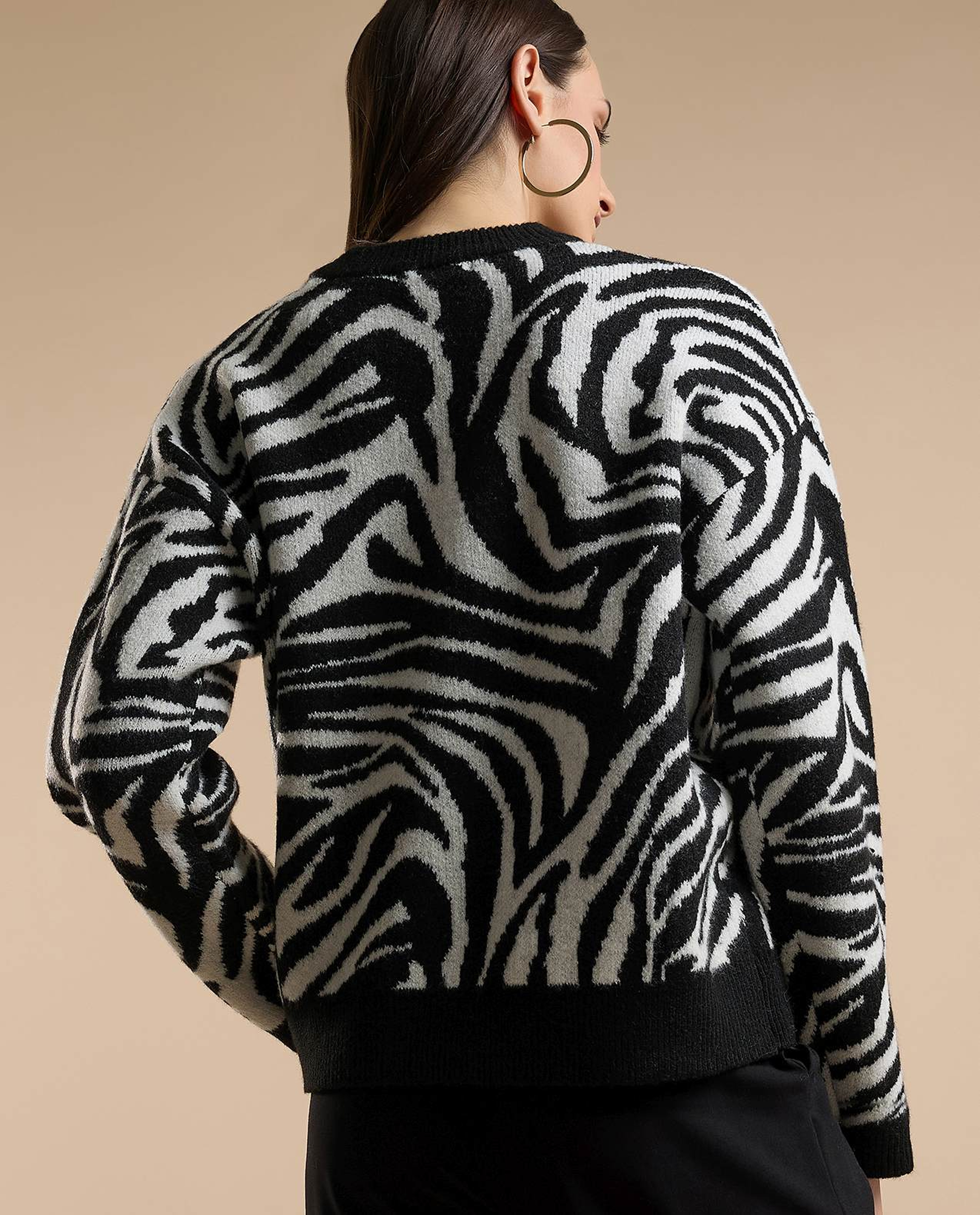 Animal Patterned Sweater with Crew Neck and Long Sleeves