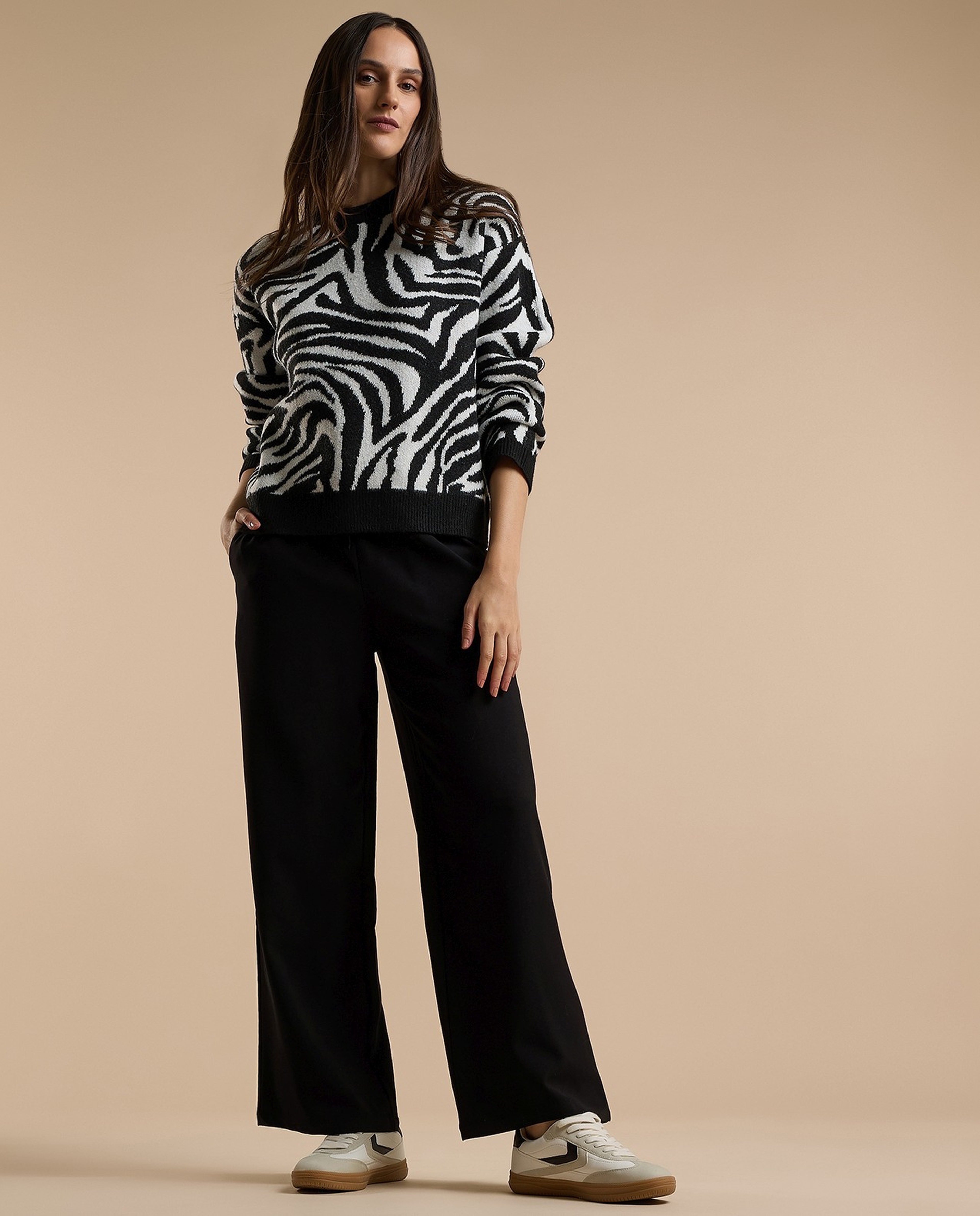 Animal Patterned Sweater with Crew Neck and Long Sleeves