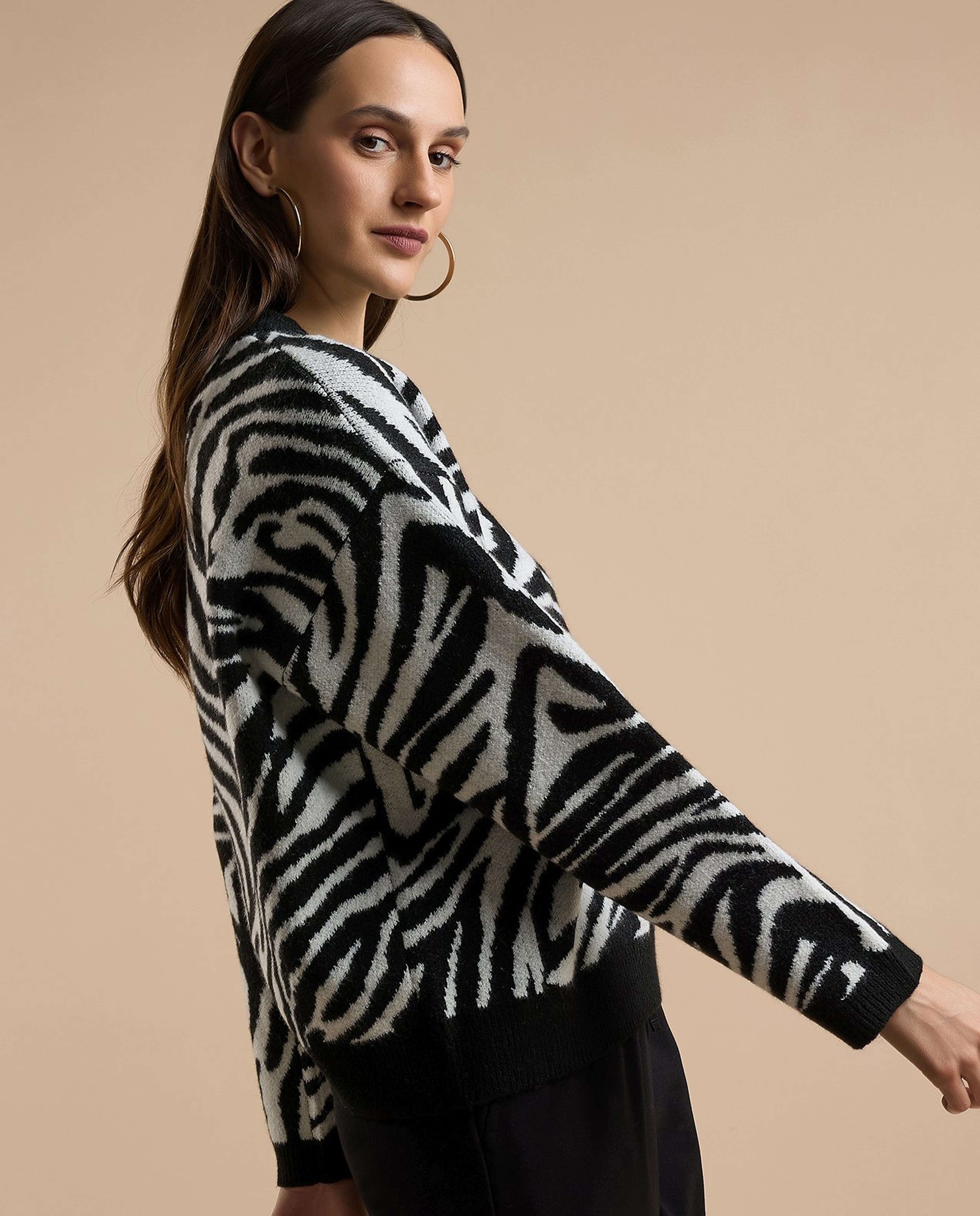 Animal Patterned Sweater with Crew Neck and Long Sleeves