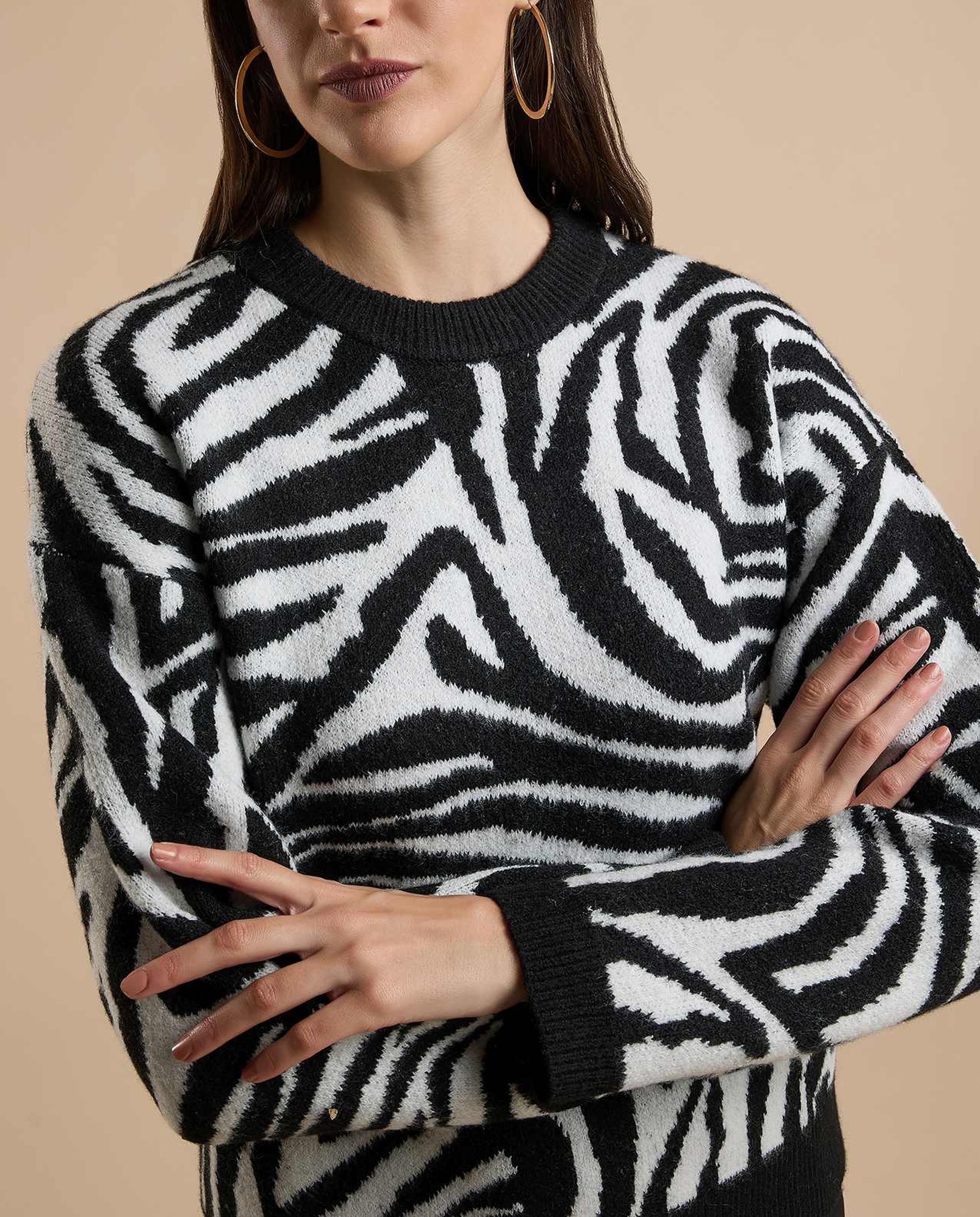 Animal Patterned Sweater with Crew Neck and Long Sleeves