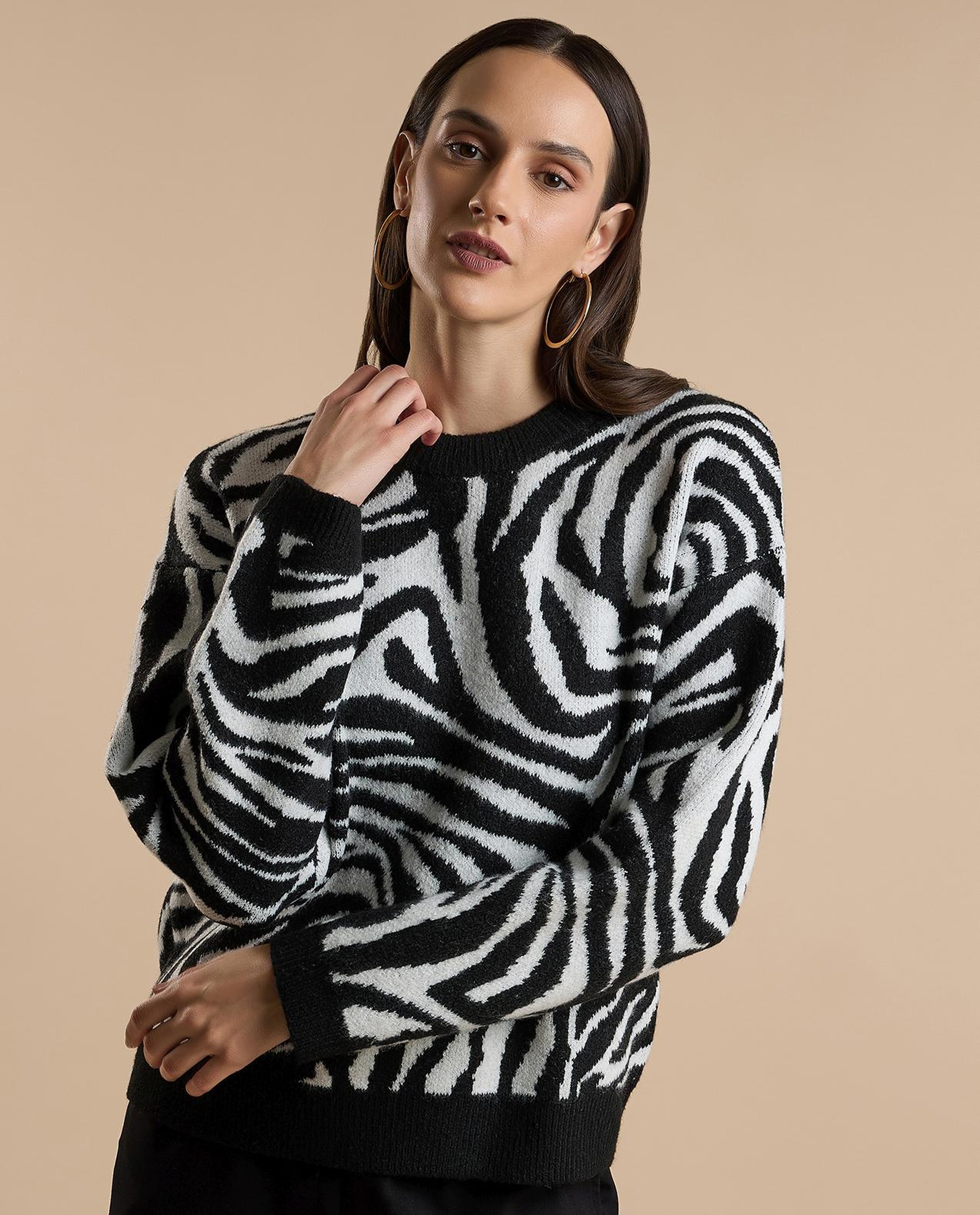 Animal Patterned Sweater with Crew Neck and Long Sleeves