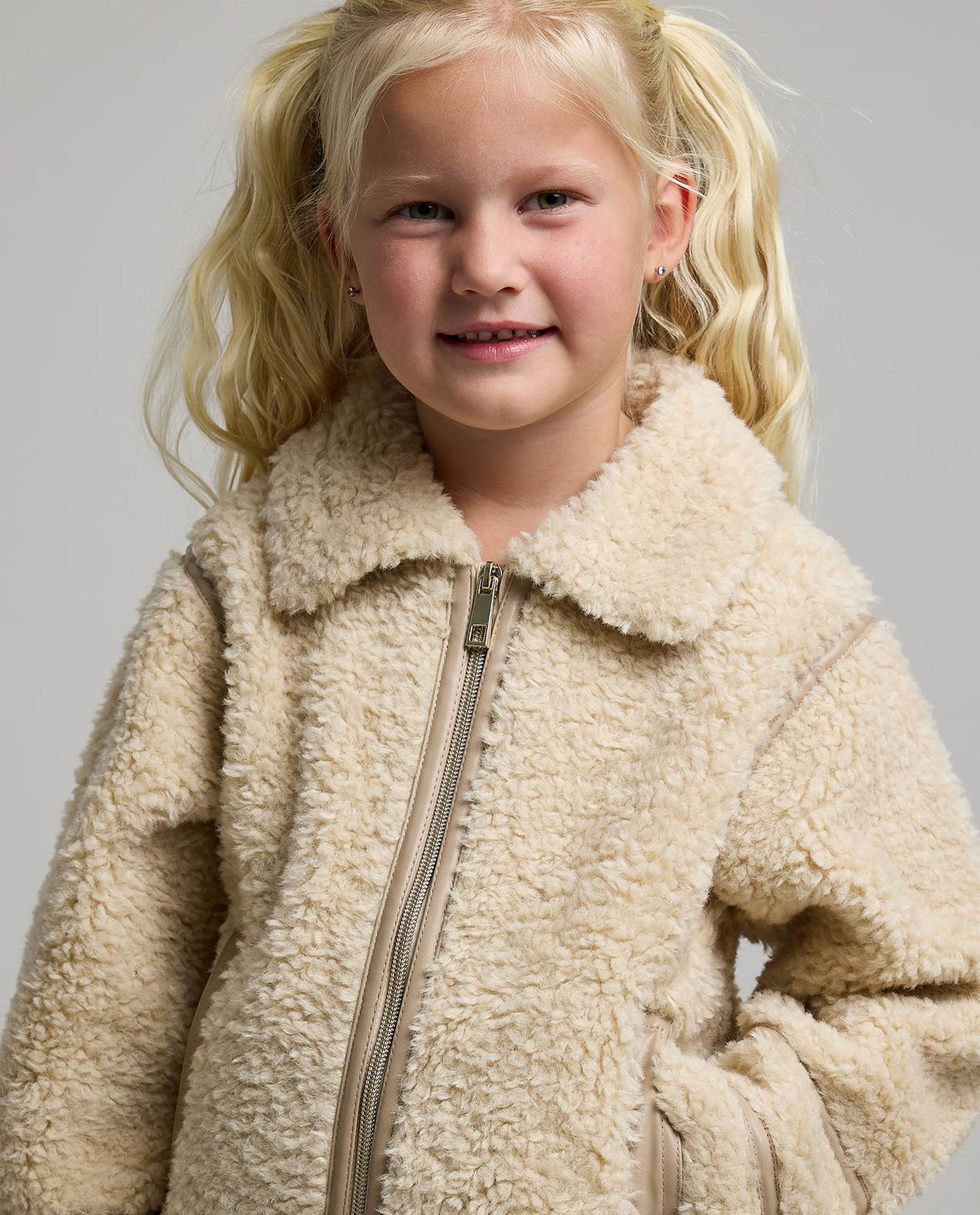 Zippered Sherpa Jacket with Collar and Long Sleeves