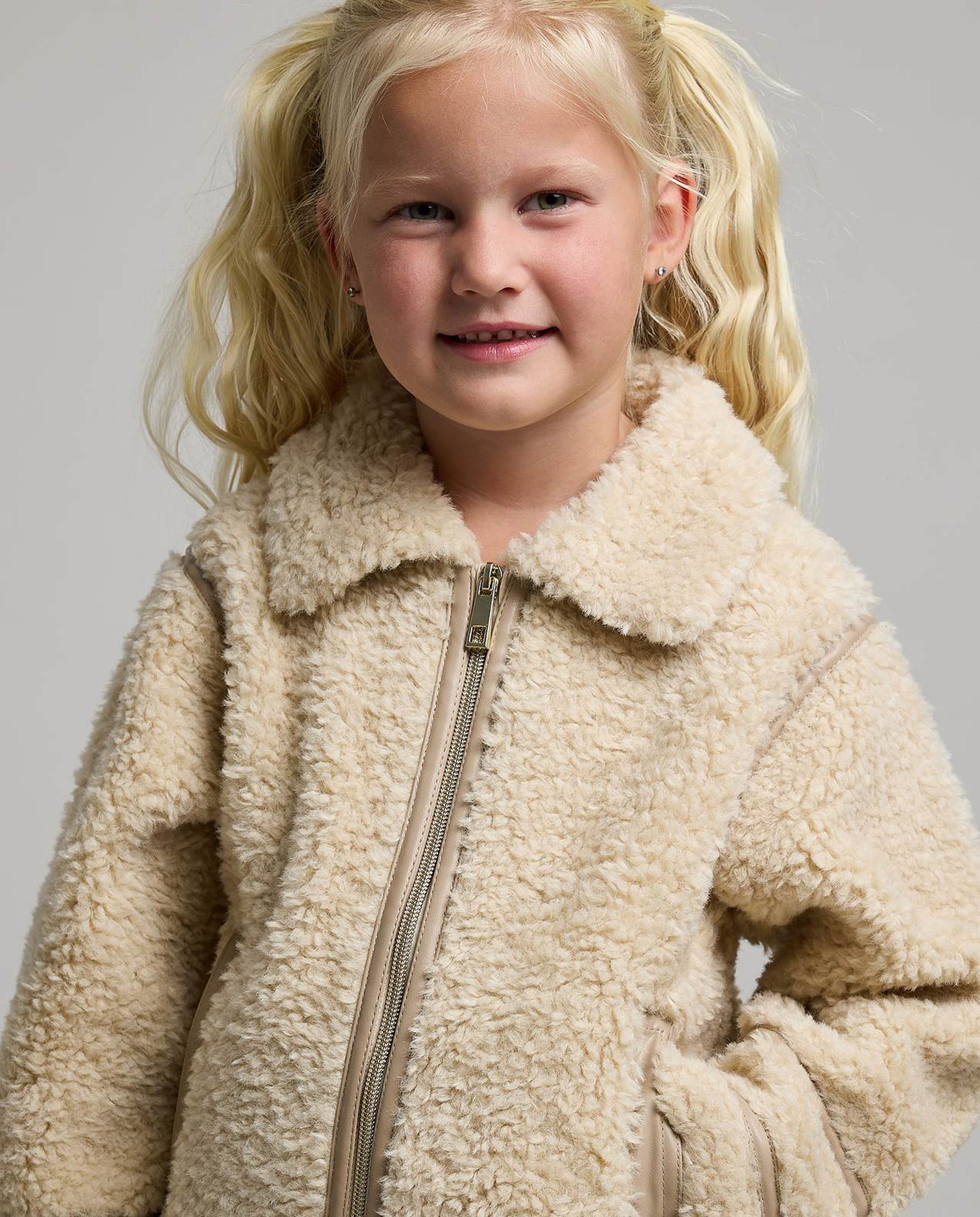 Zippered Sherpa Jacket with Collar and Long Sleeves