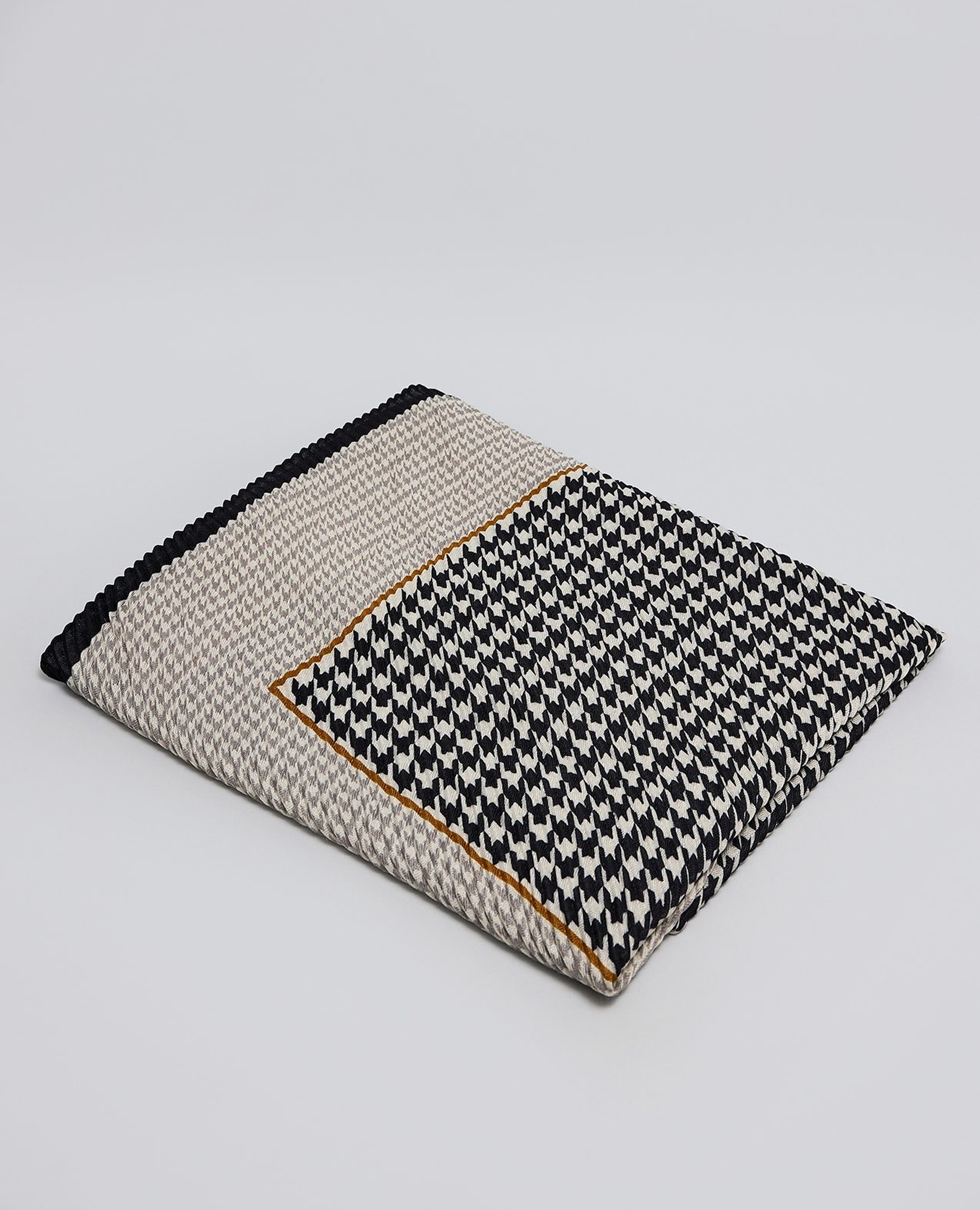 وشاح بنقشة هوندستوث