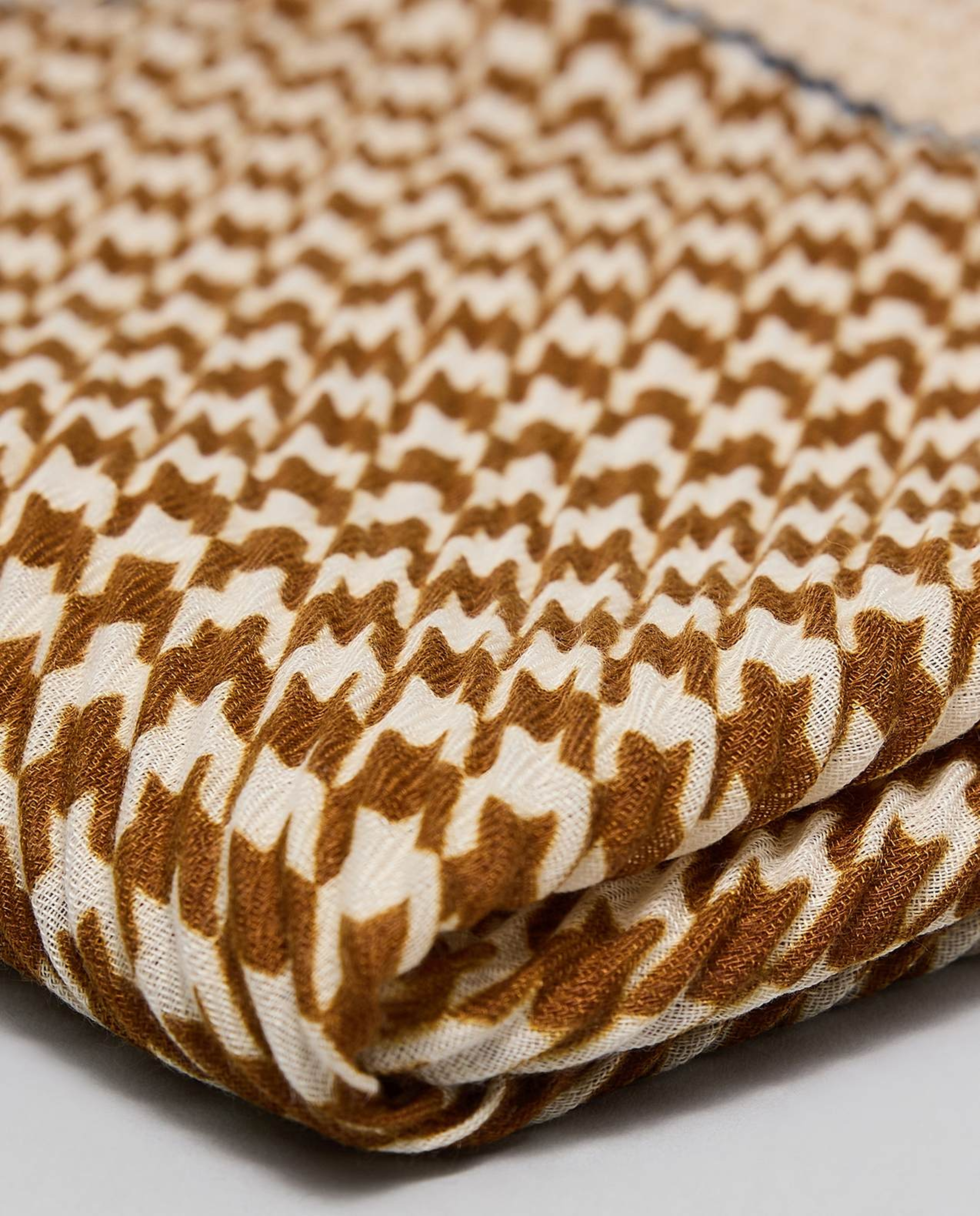 Houndstooth Pattern Scarf