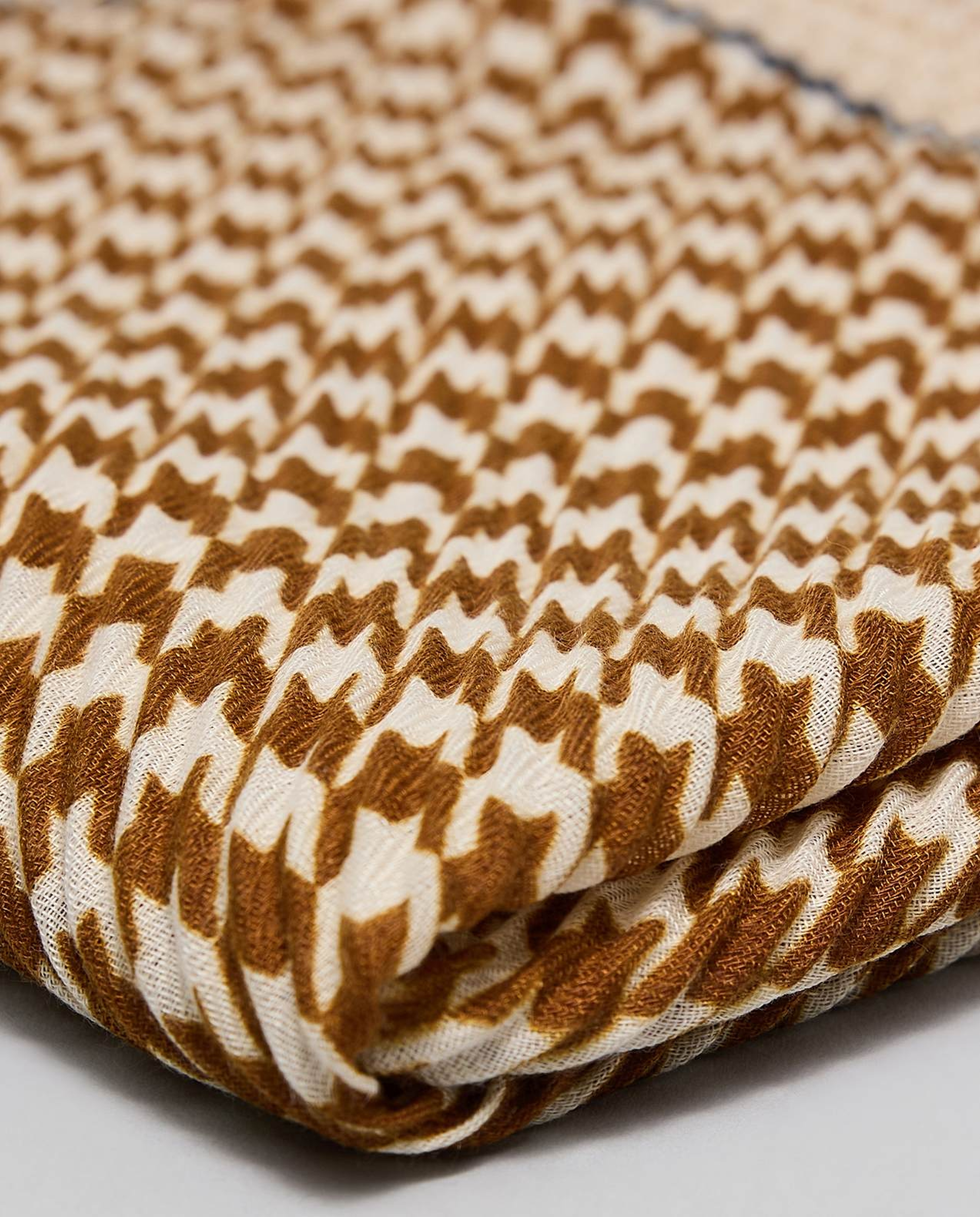 Houndstooth Pattern Scarf