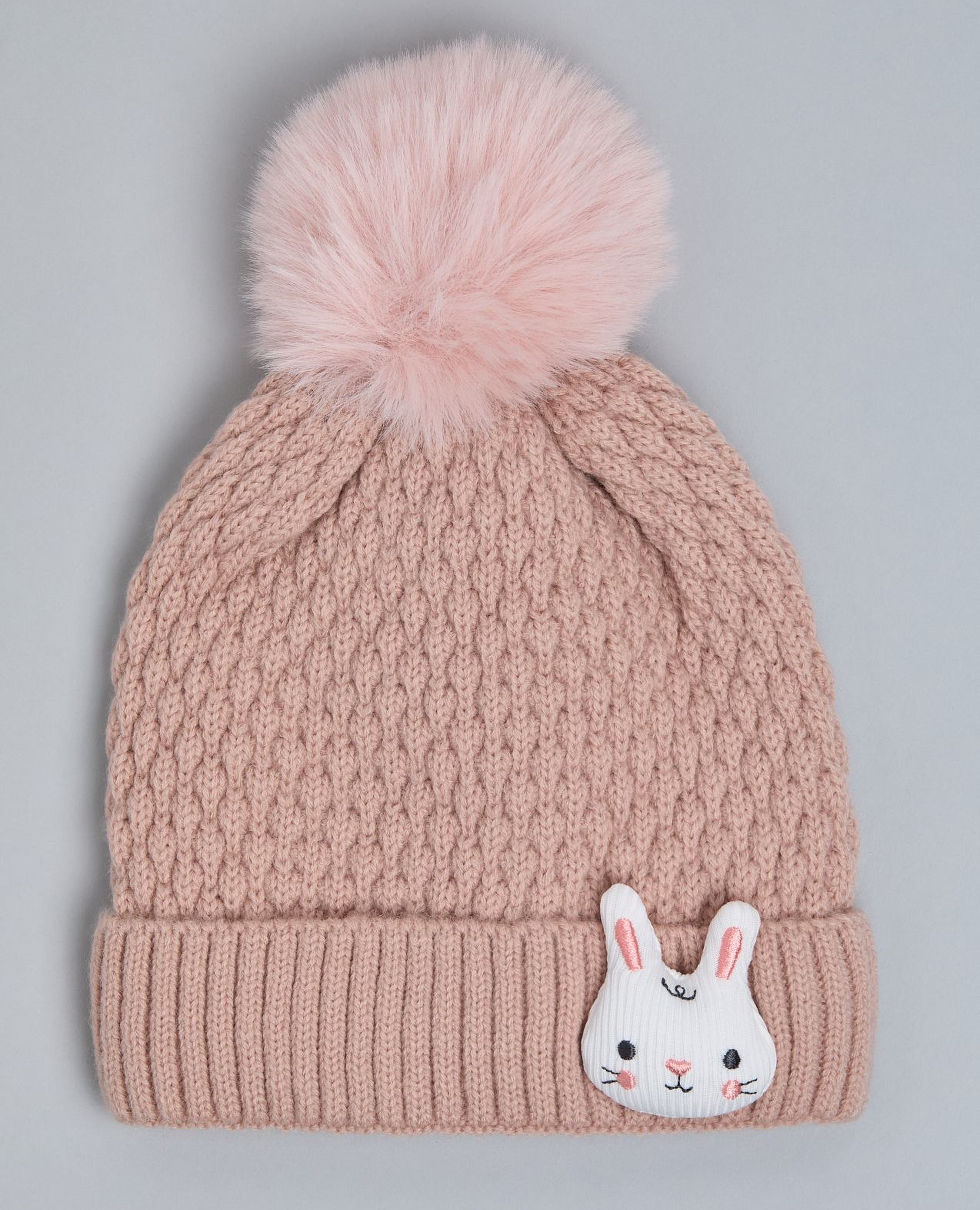 قبعة بوم بوم محبوكة