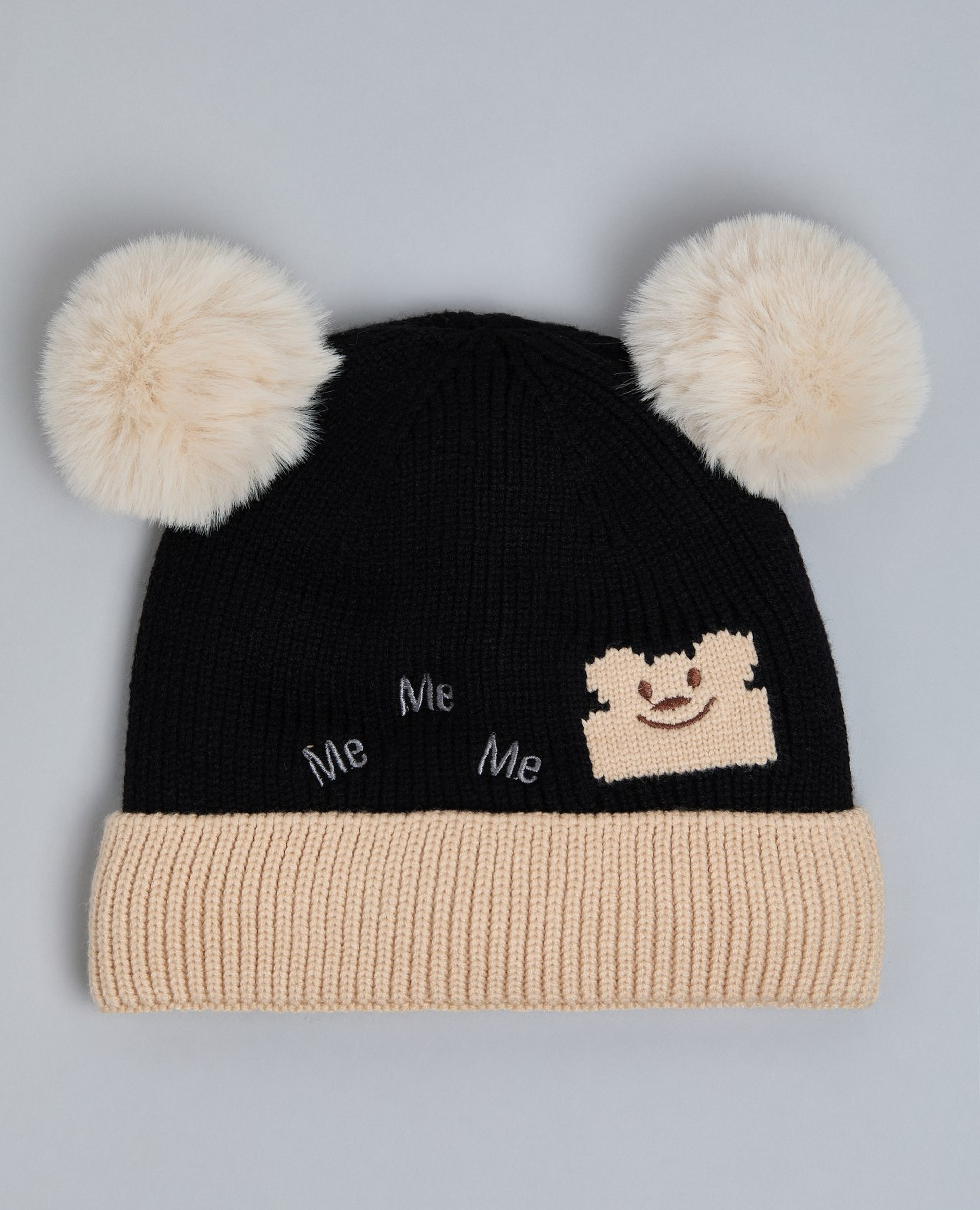 قبعة بوم بوم بلونين