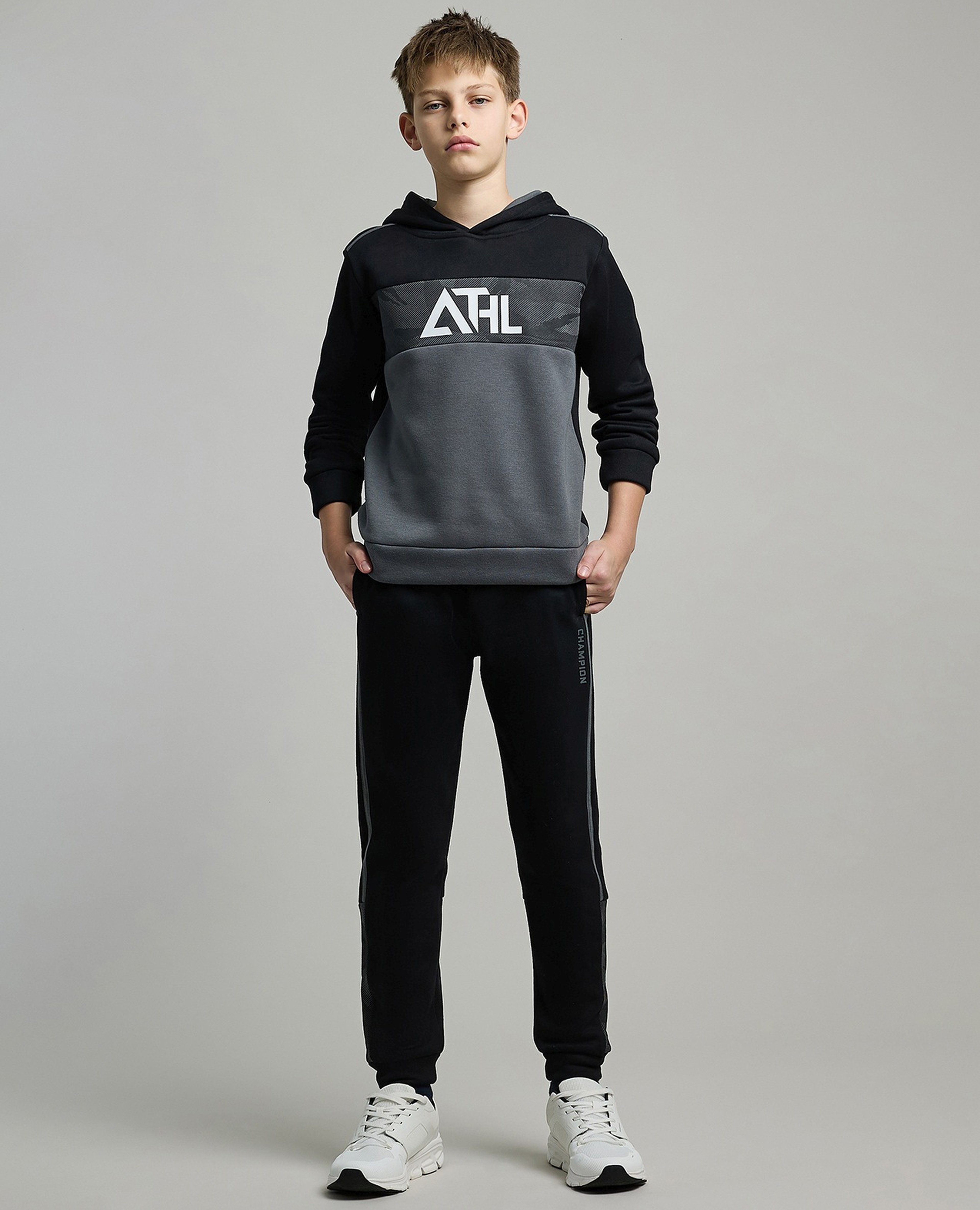 طقم ملابس بلونين وهودي