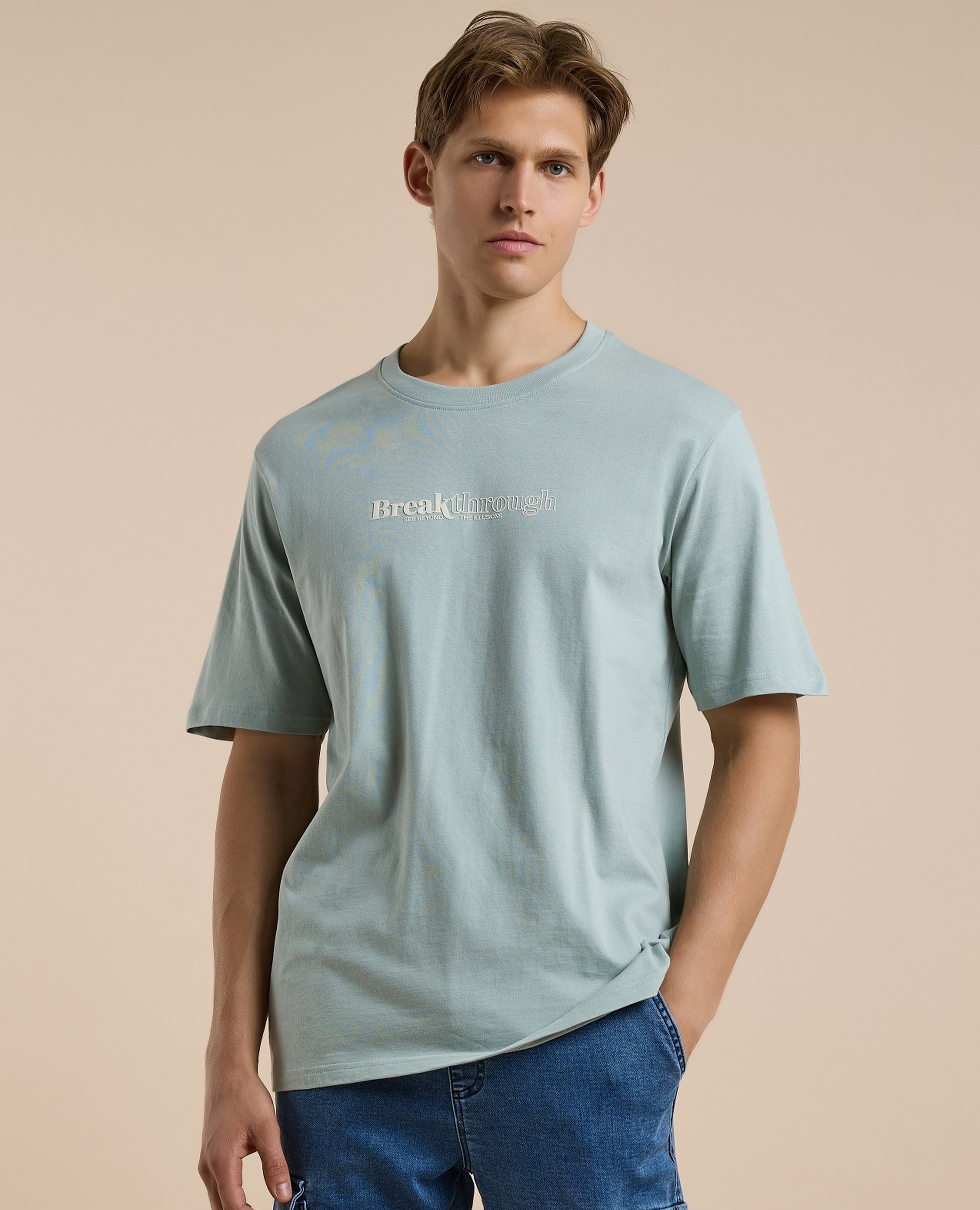 تيشيرت برقبة مستديرة وكم قصير بطبعة