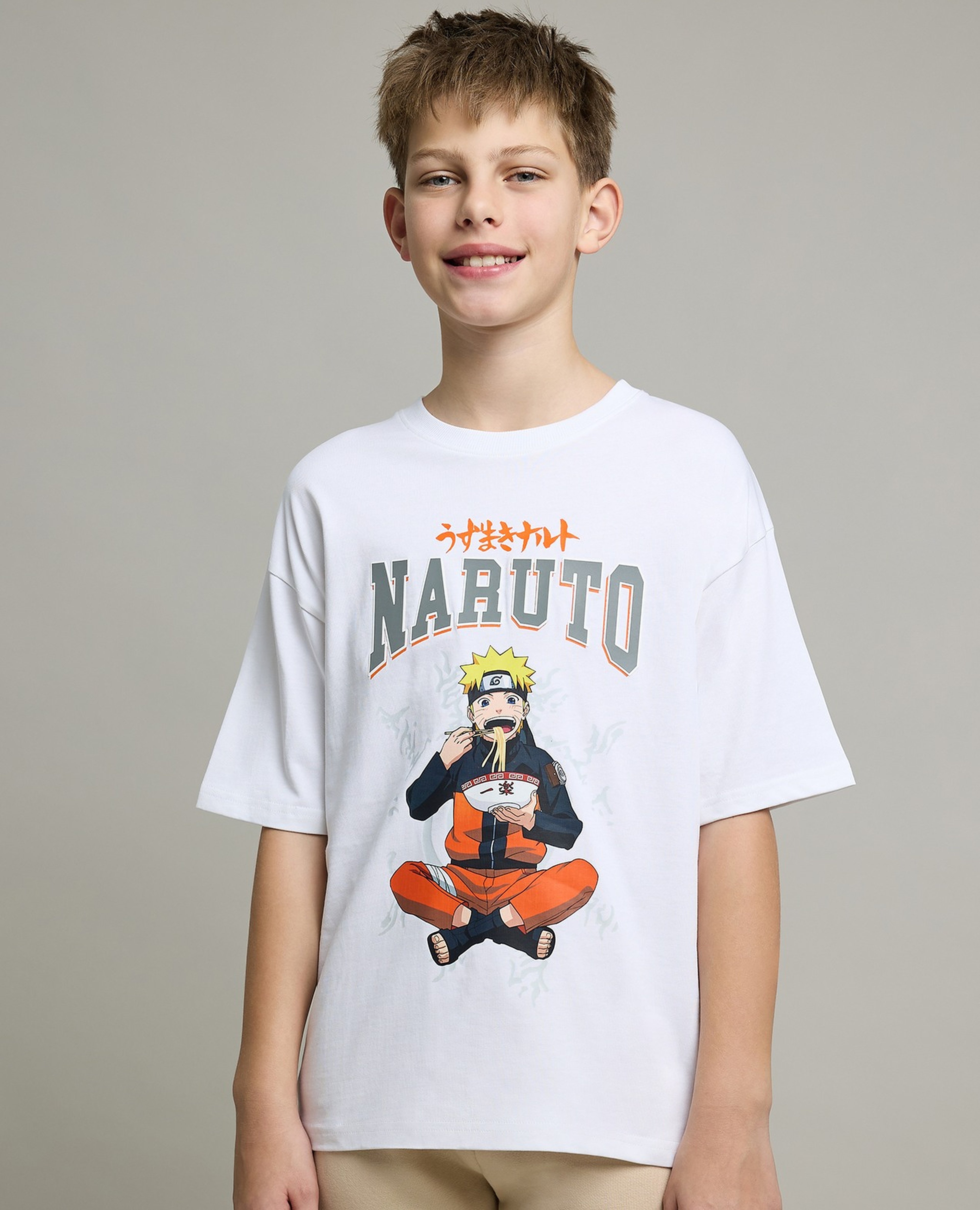 تيشيرت سادة برقبة مستديرة وكم قصير بطبعة