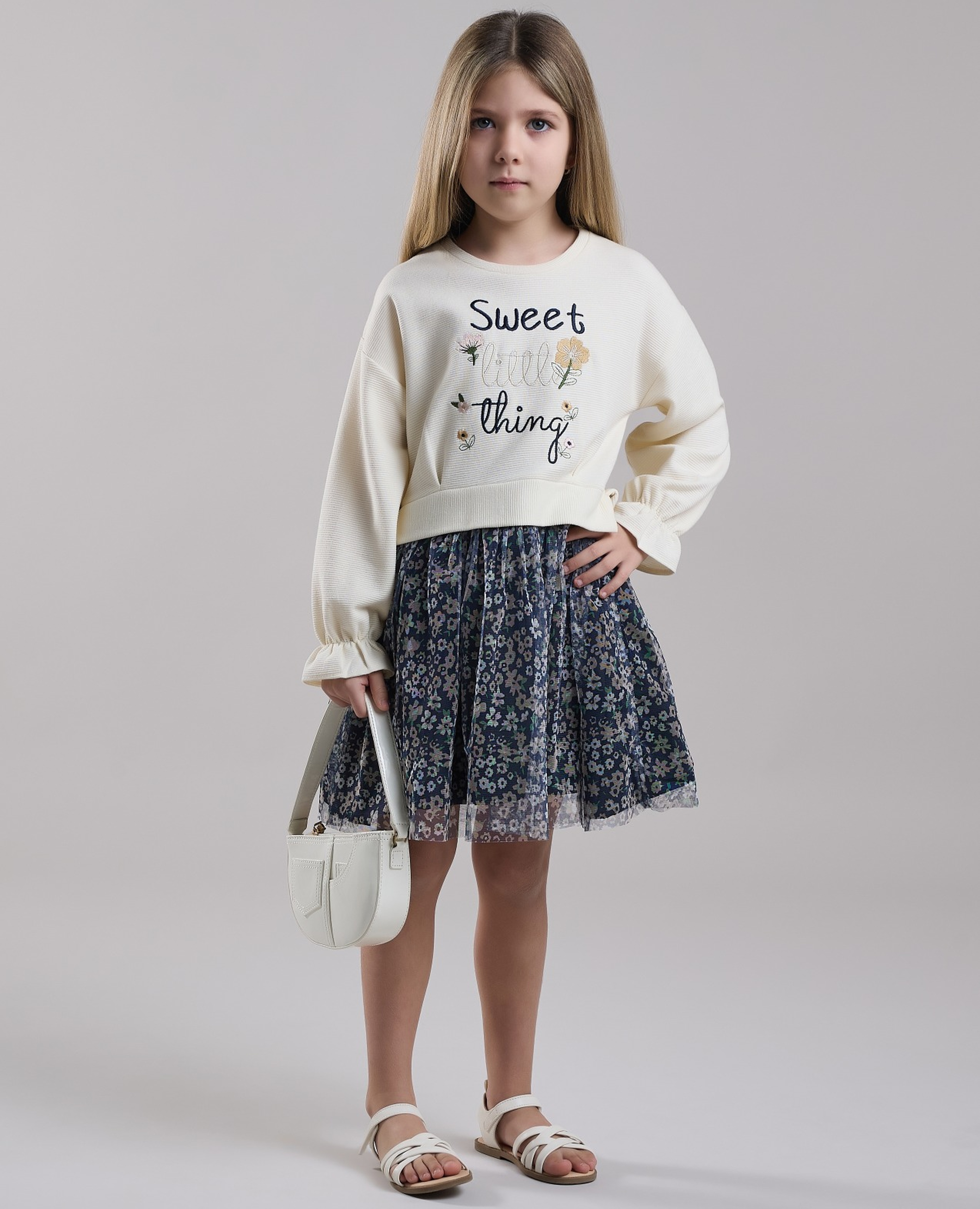 فستان بطبعة برقبة مستديرة وكم طويل