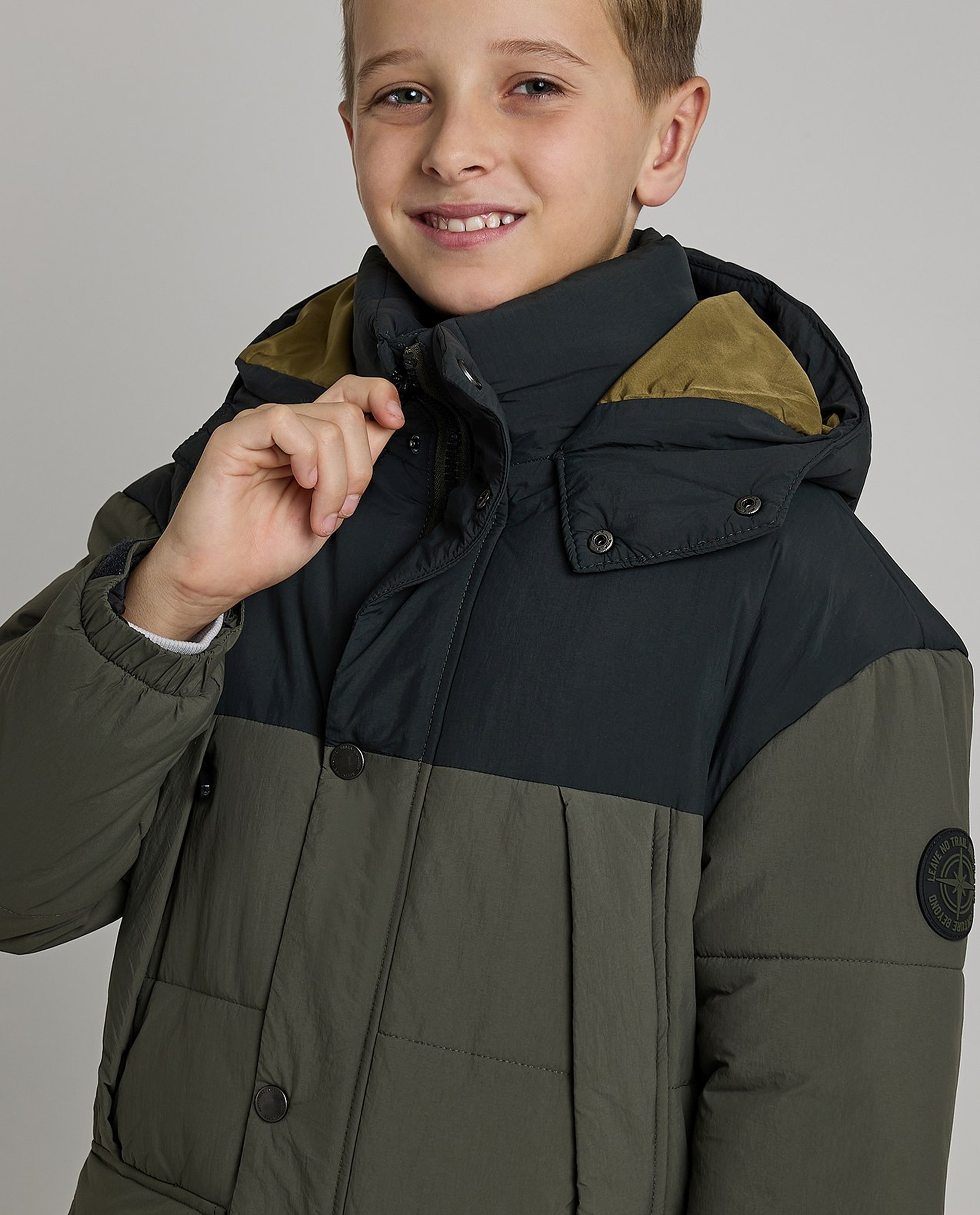 Color Block Hooded Puffer Jacket with Zipper Closure