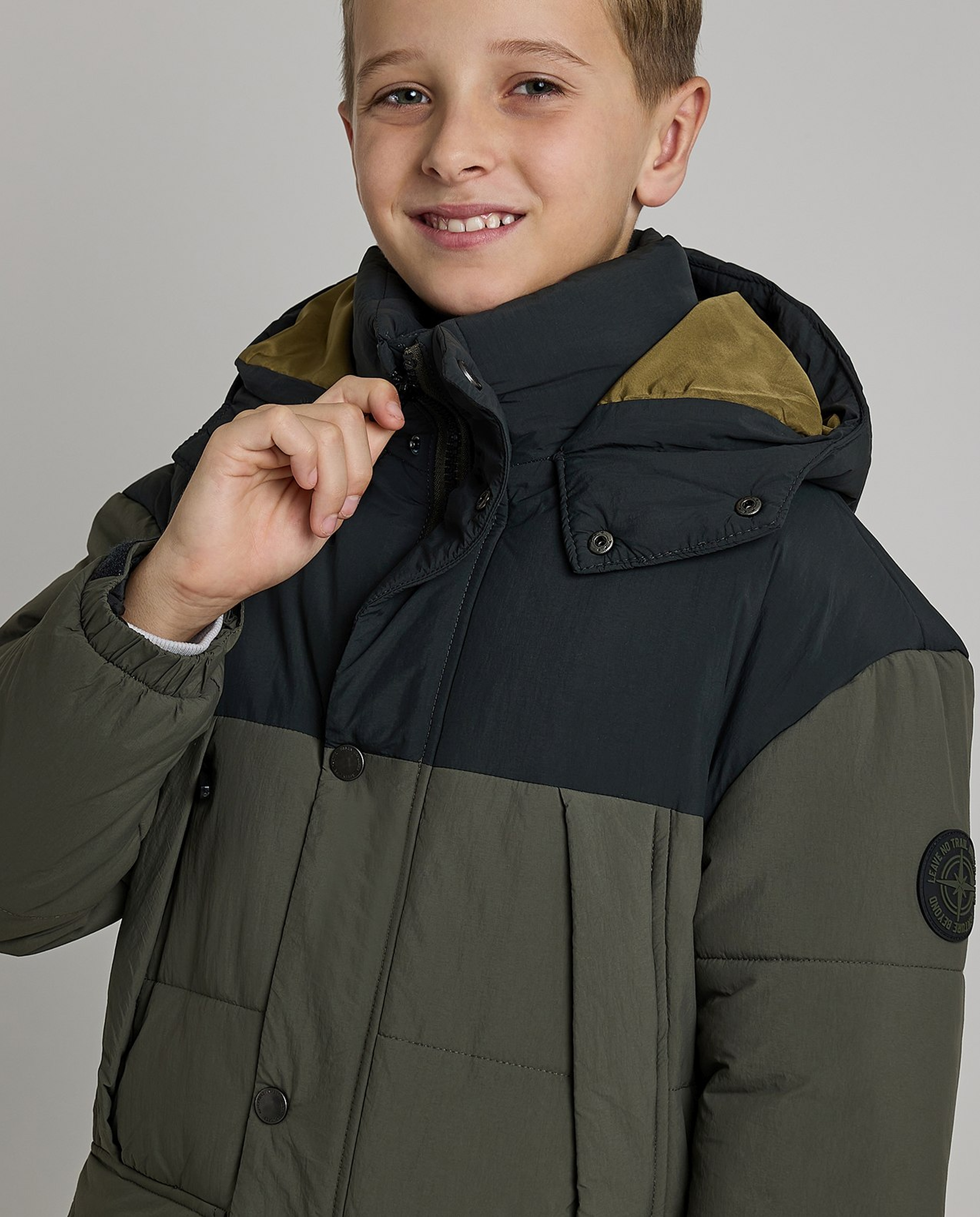 Color Block Hooded Puffer Jacket with Zipper Closure