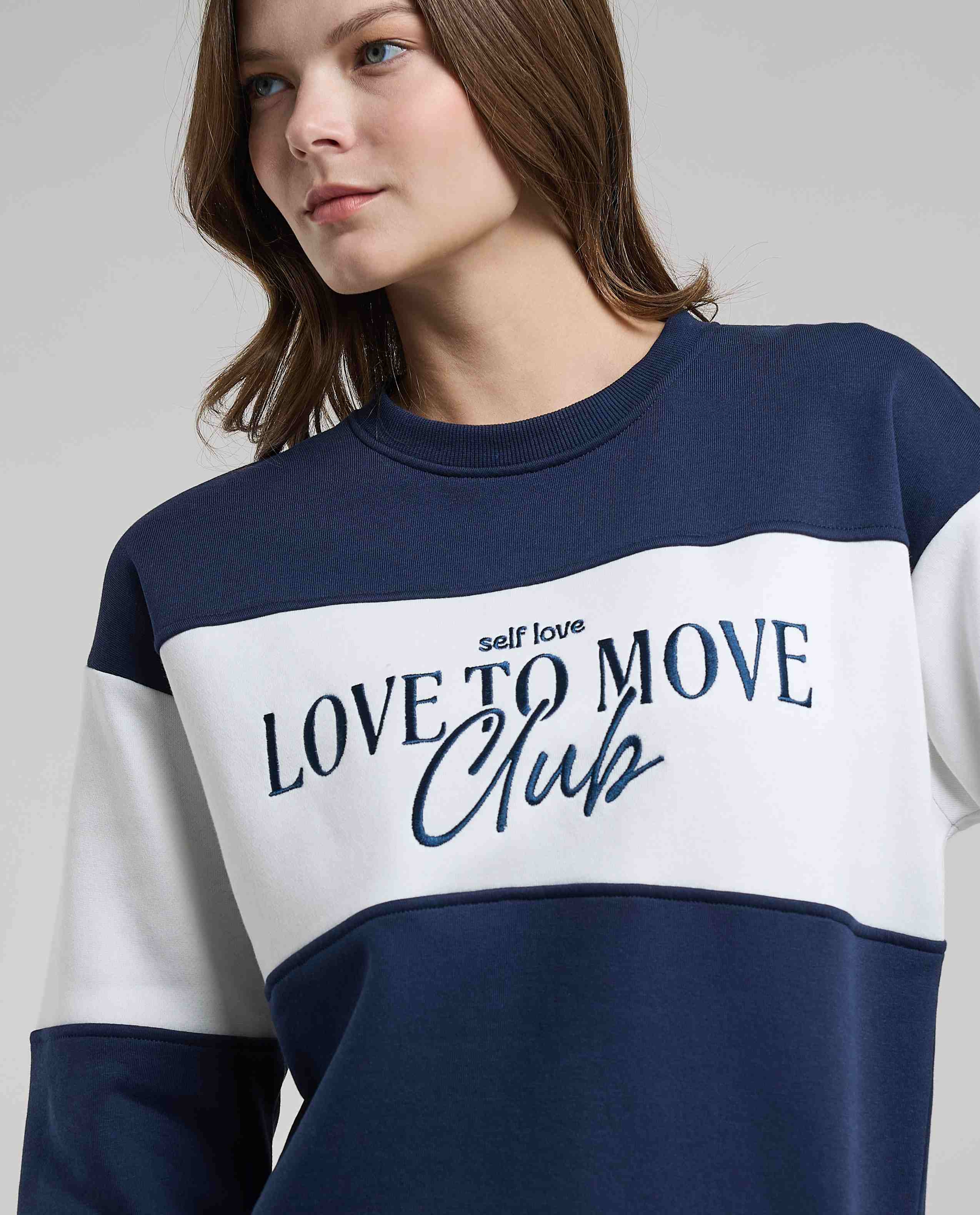 Embroidered Sweatshirt with Crew Neck and Long Sleeves