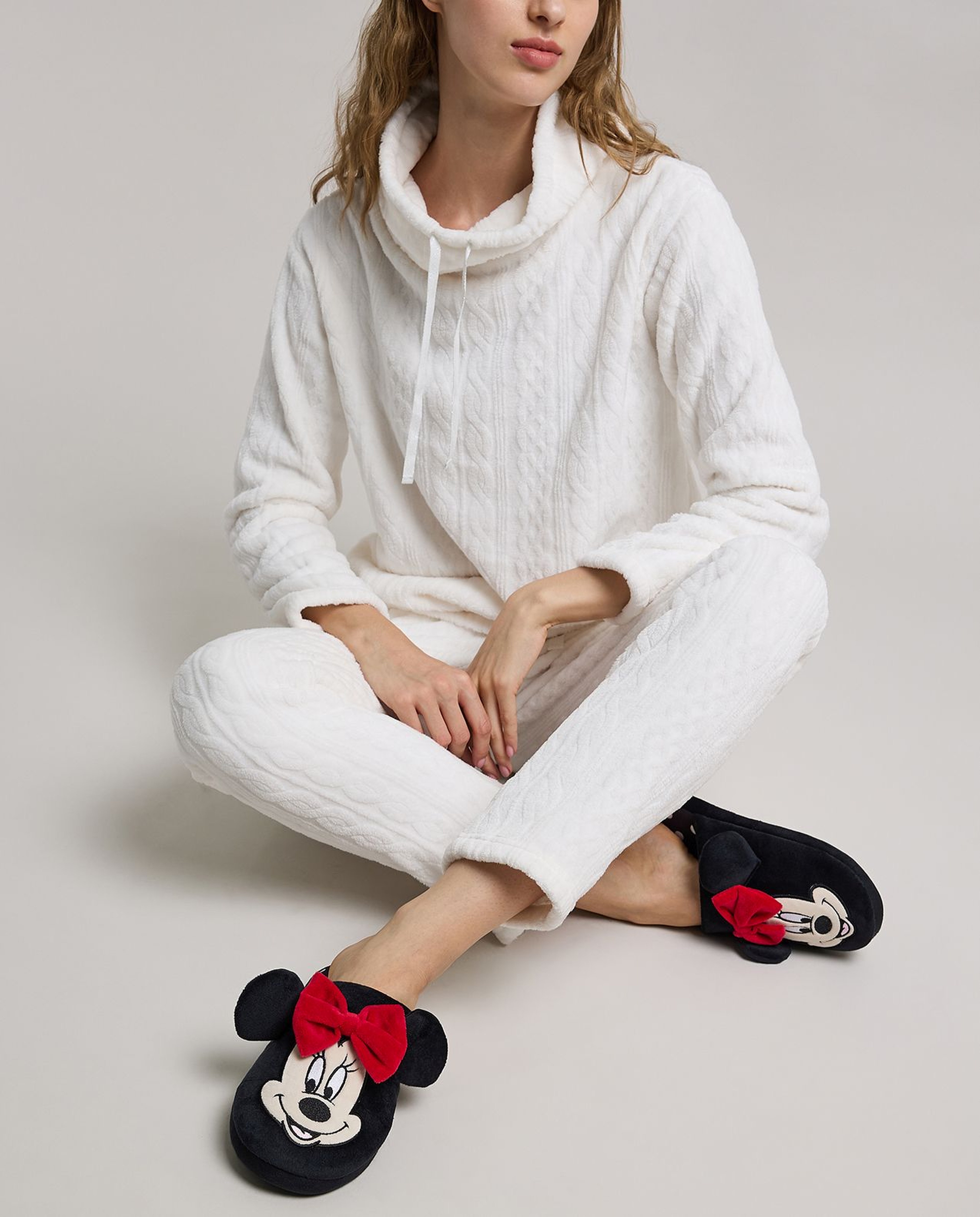Minnie Mouse Embroidered Bedroom Slippers