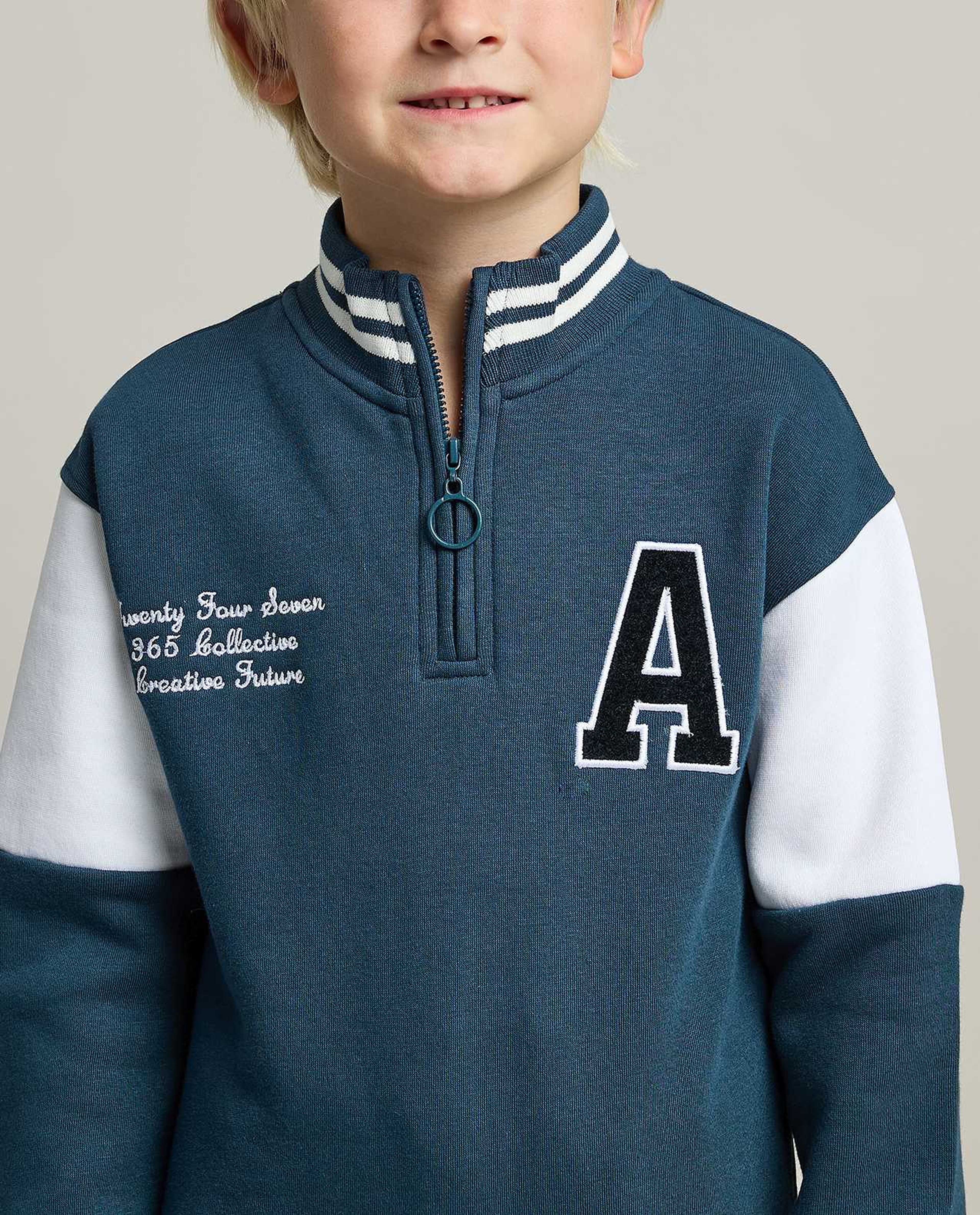 Color Block Sweatshirt with High Neck and Long Sleeves