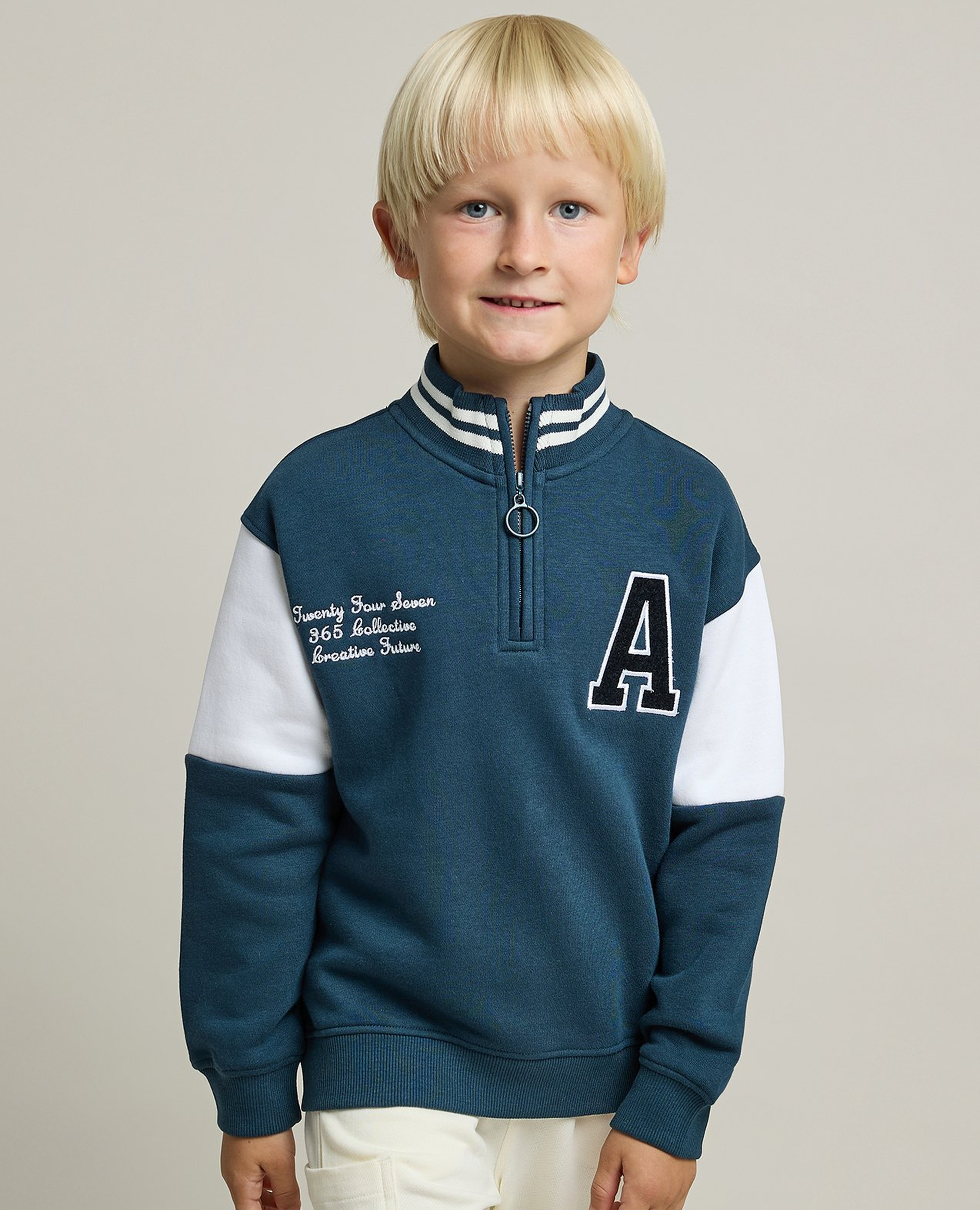 سويتر بلونين برقبة عالية وكم طويل