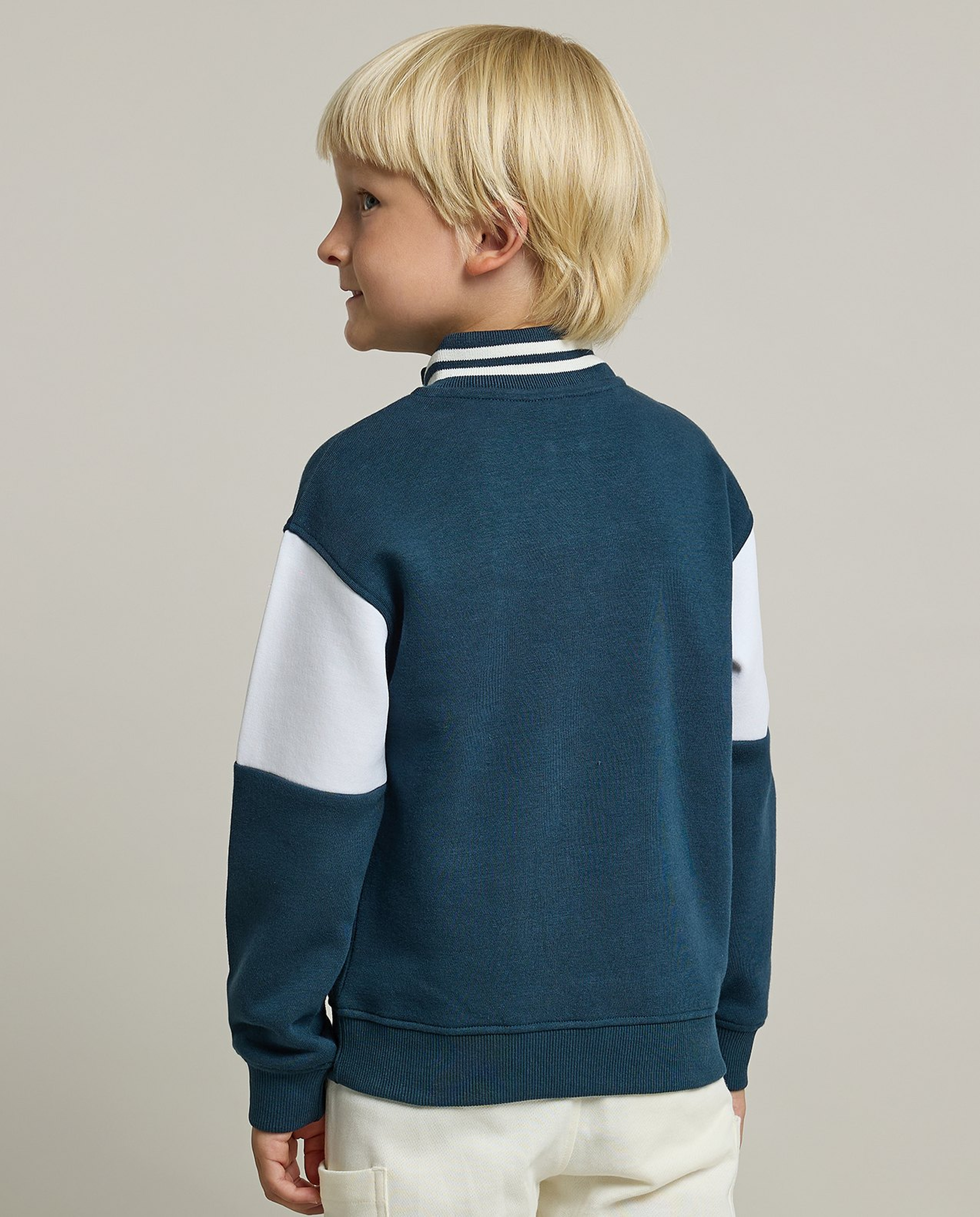 Color Block Sweatshirt with High Neck and Long Sleeves