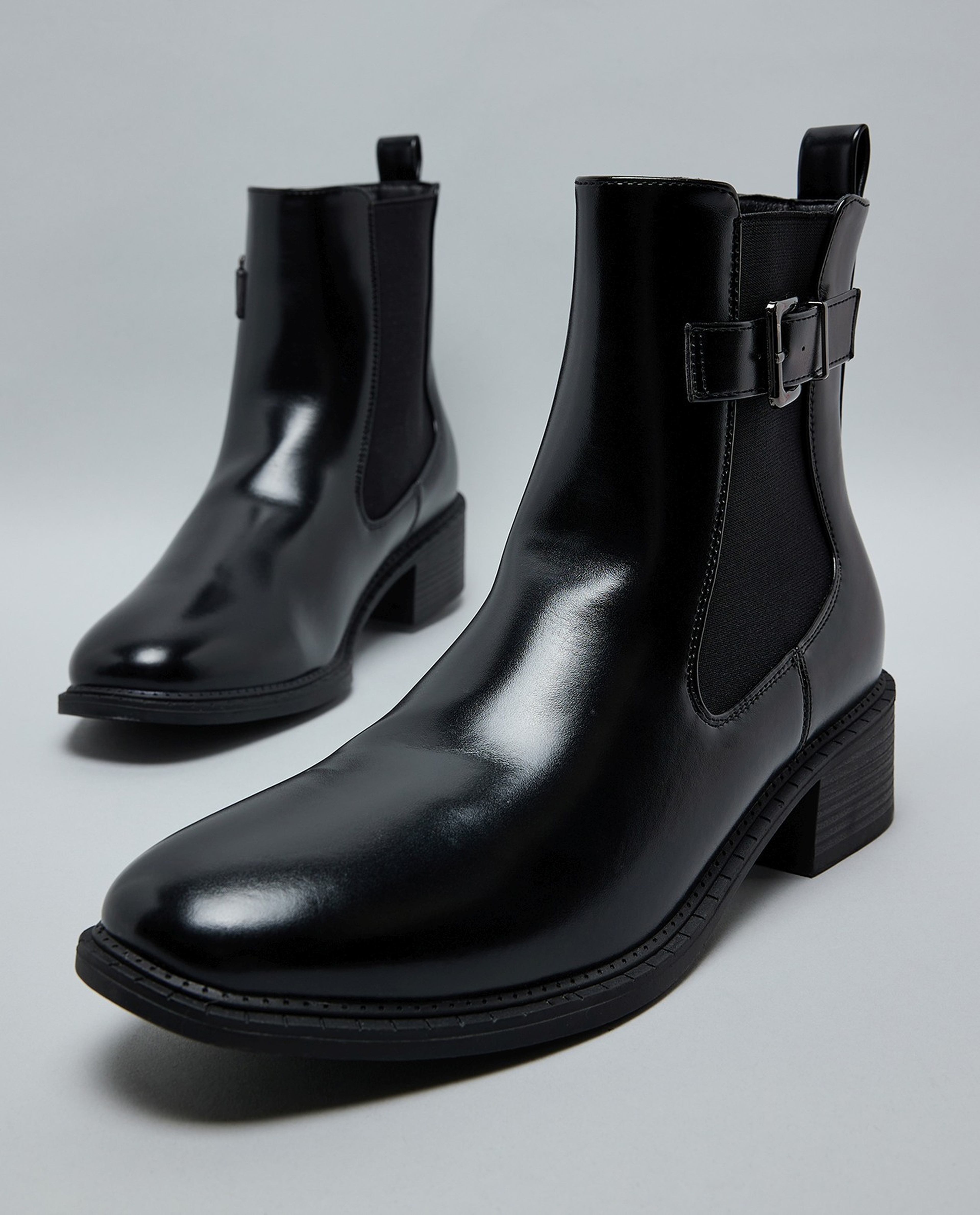 Solid Chelsea Boots