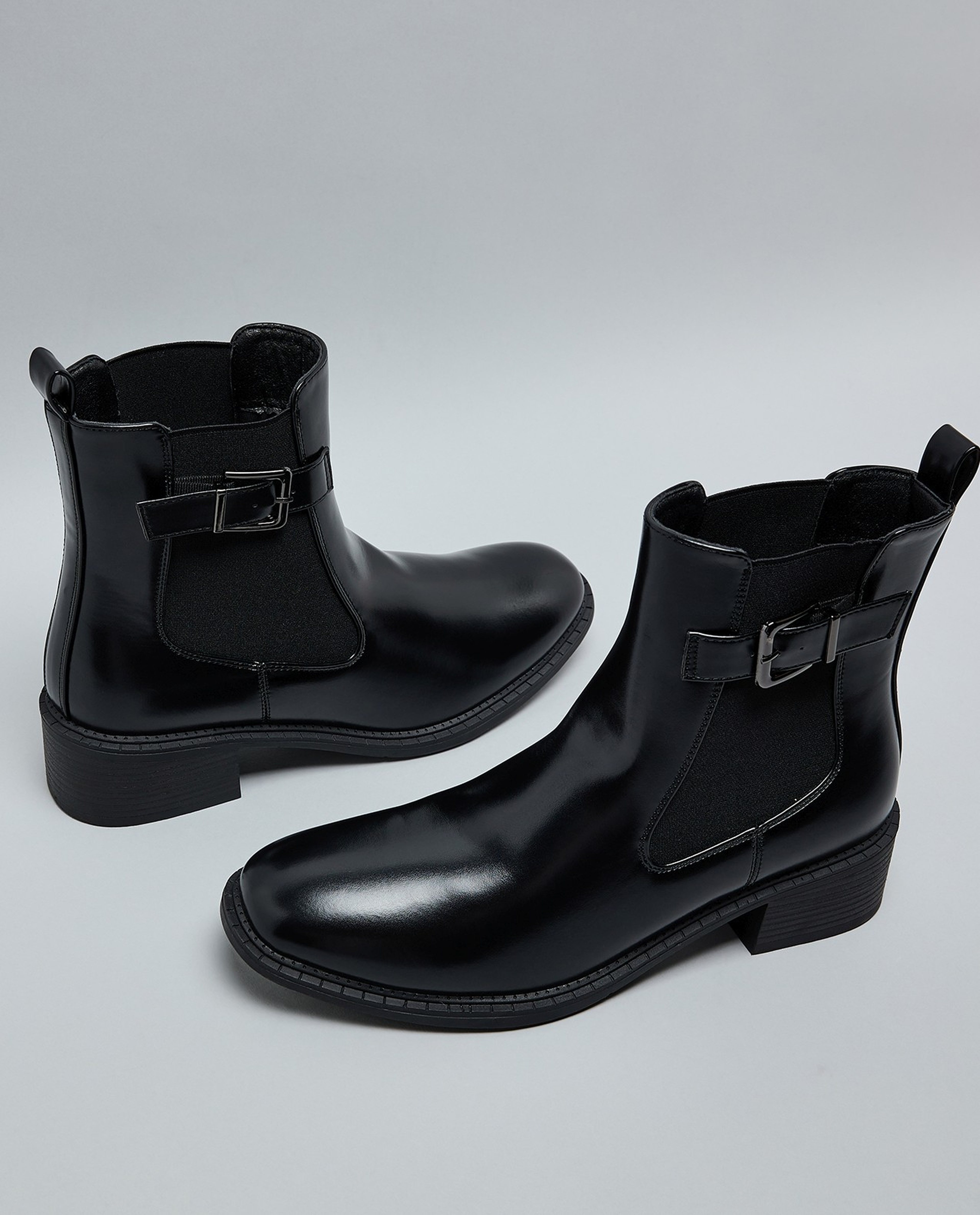 Solid Chelsea Boots