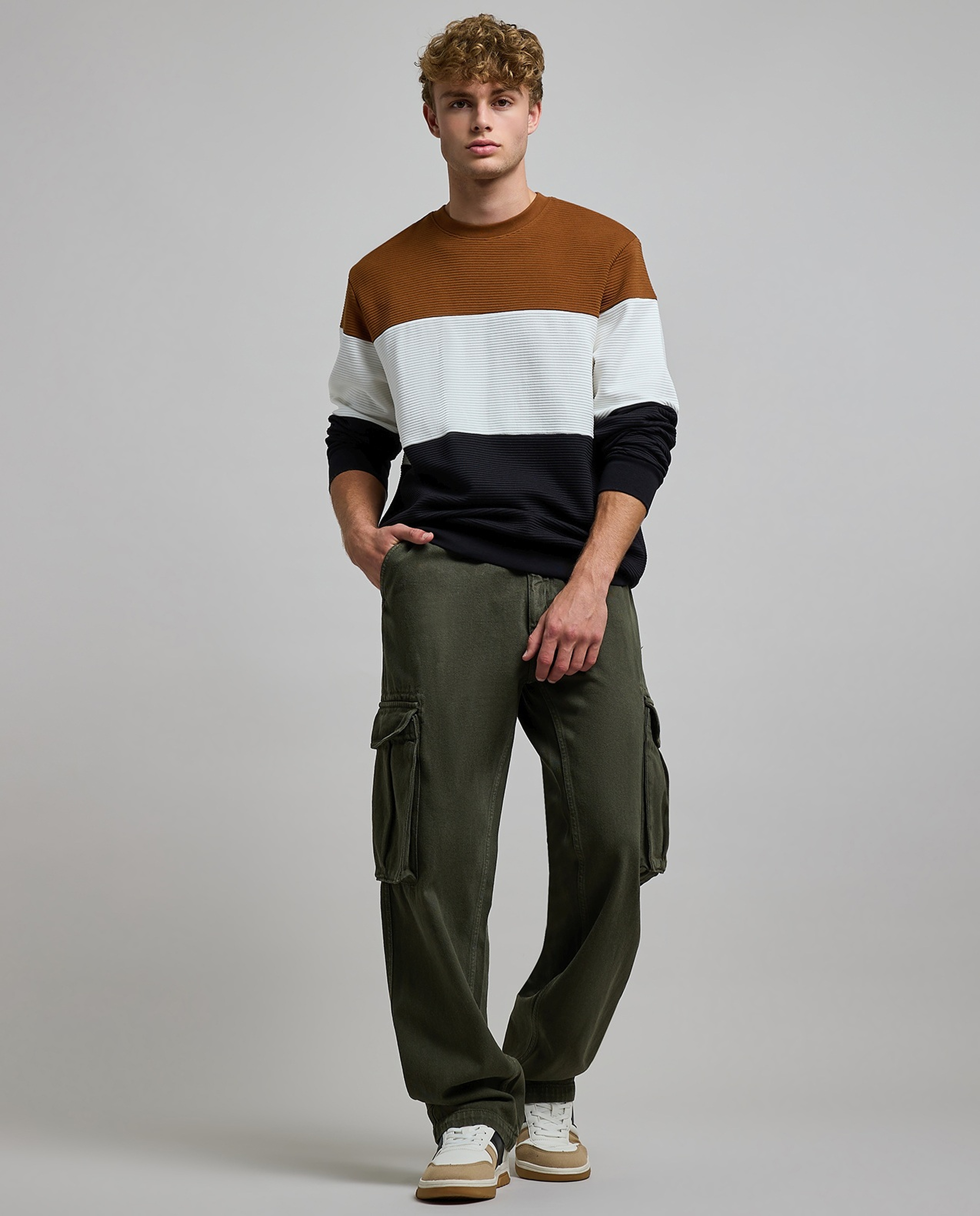 Color Block Sweatshirt with Crew Neck and Long Sleeves