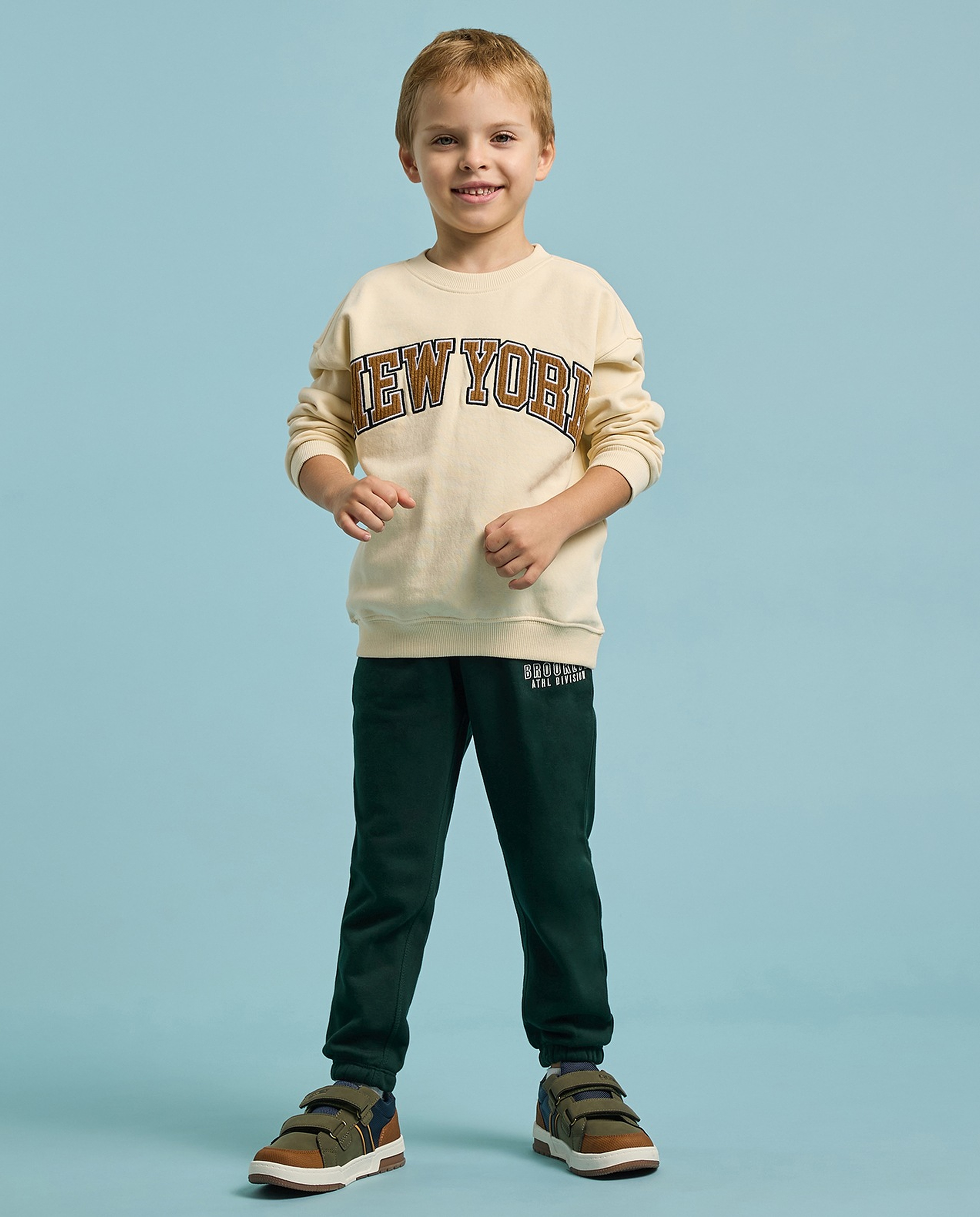 Applique Sweatshirt with Crew Neck and Long Sleeves