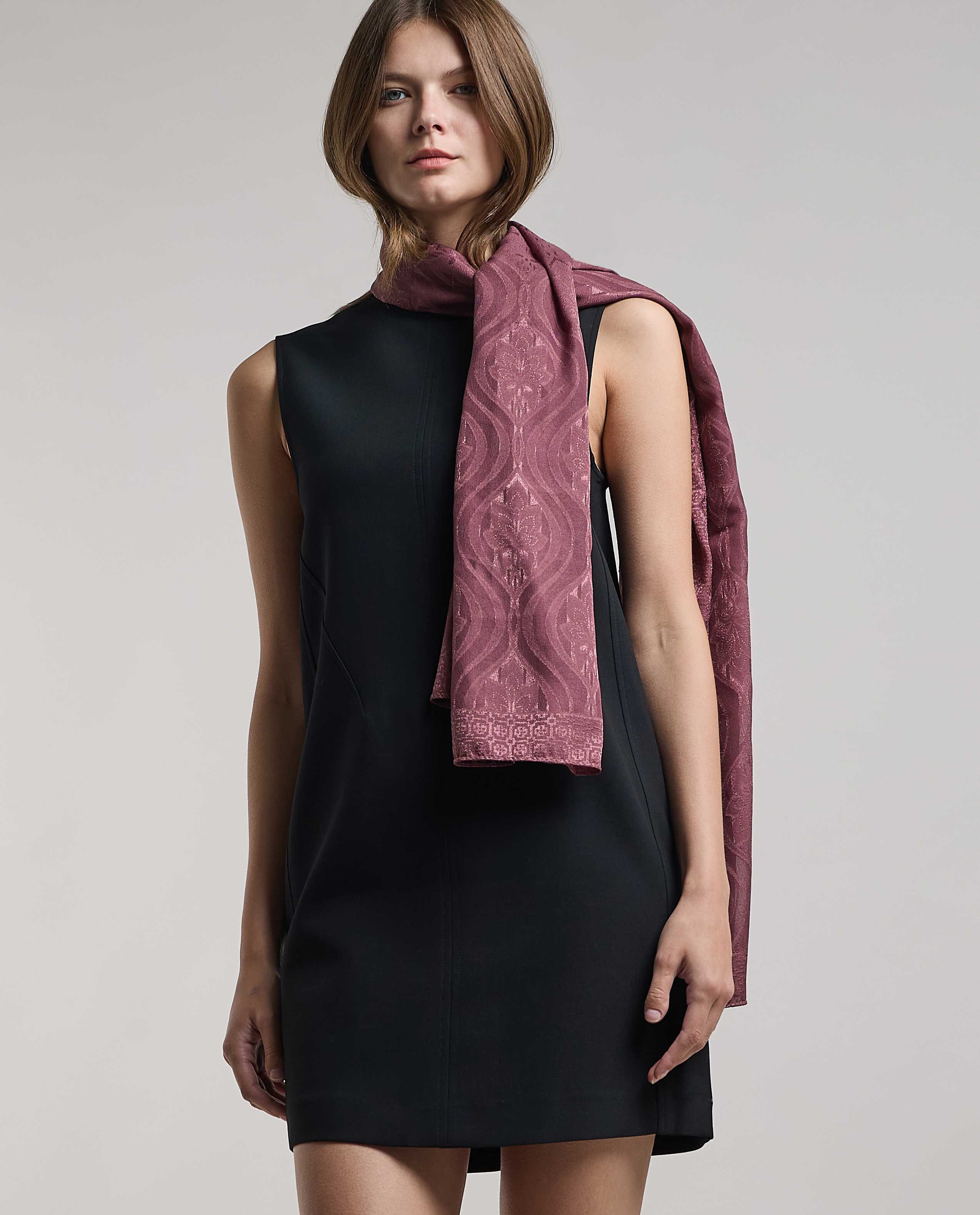 Self Patterned Scarf