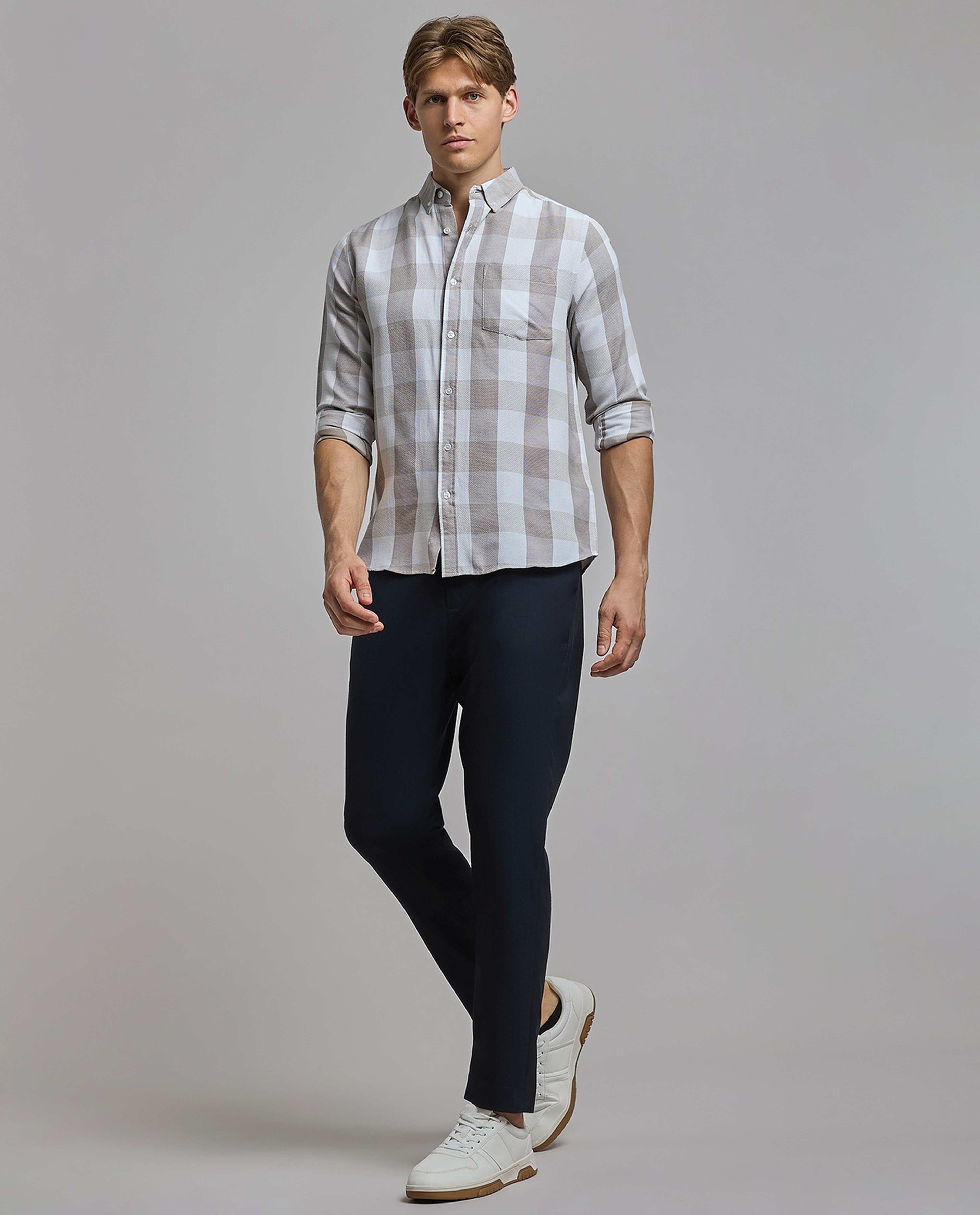 Solid Tapered Fit Trousers with Button Closure