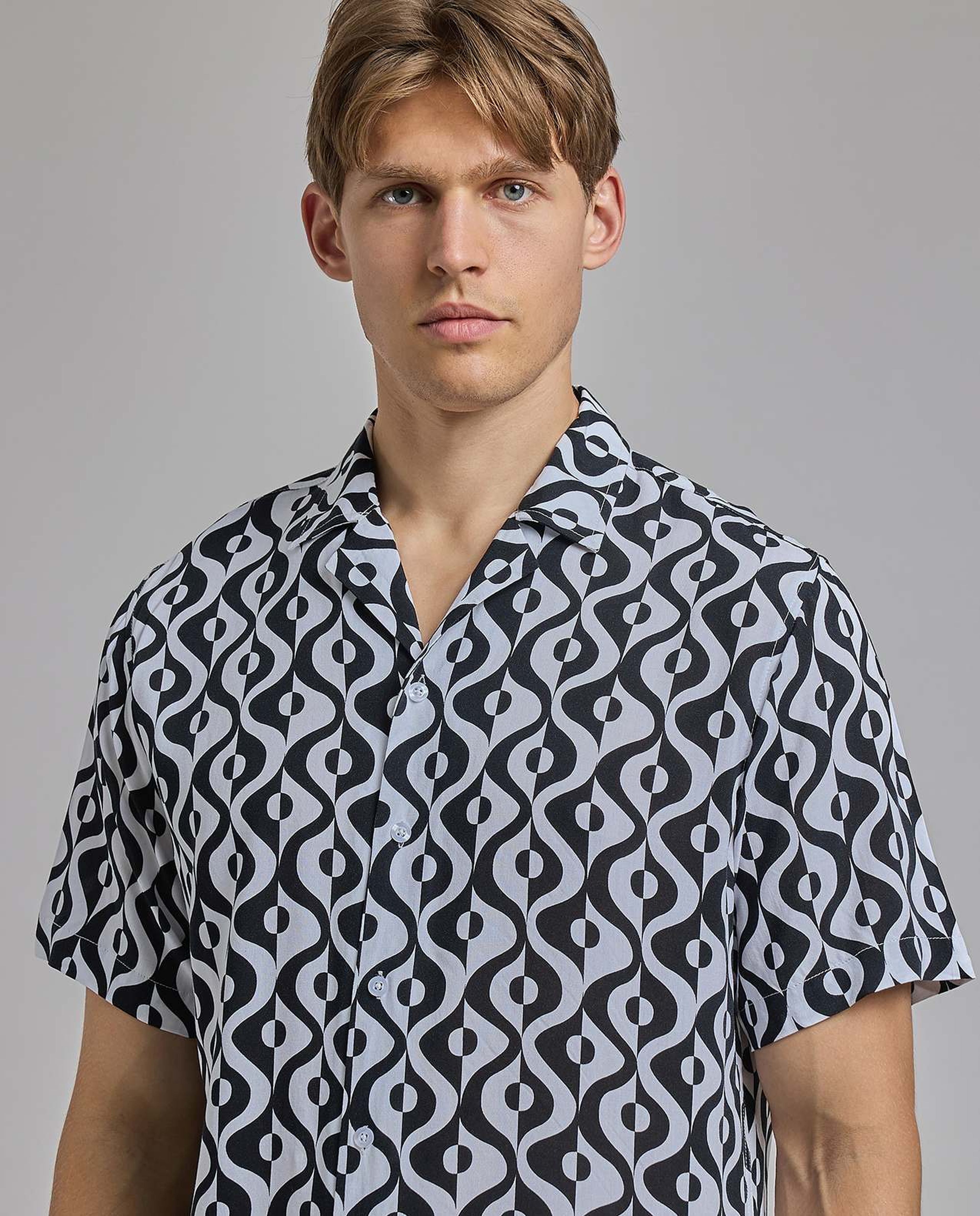 Patterned Shirt with Revere Collar and Short Sleeves