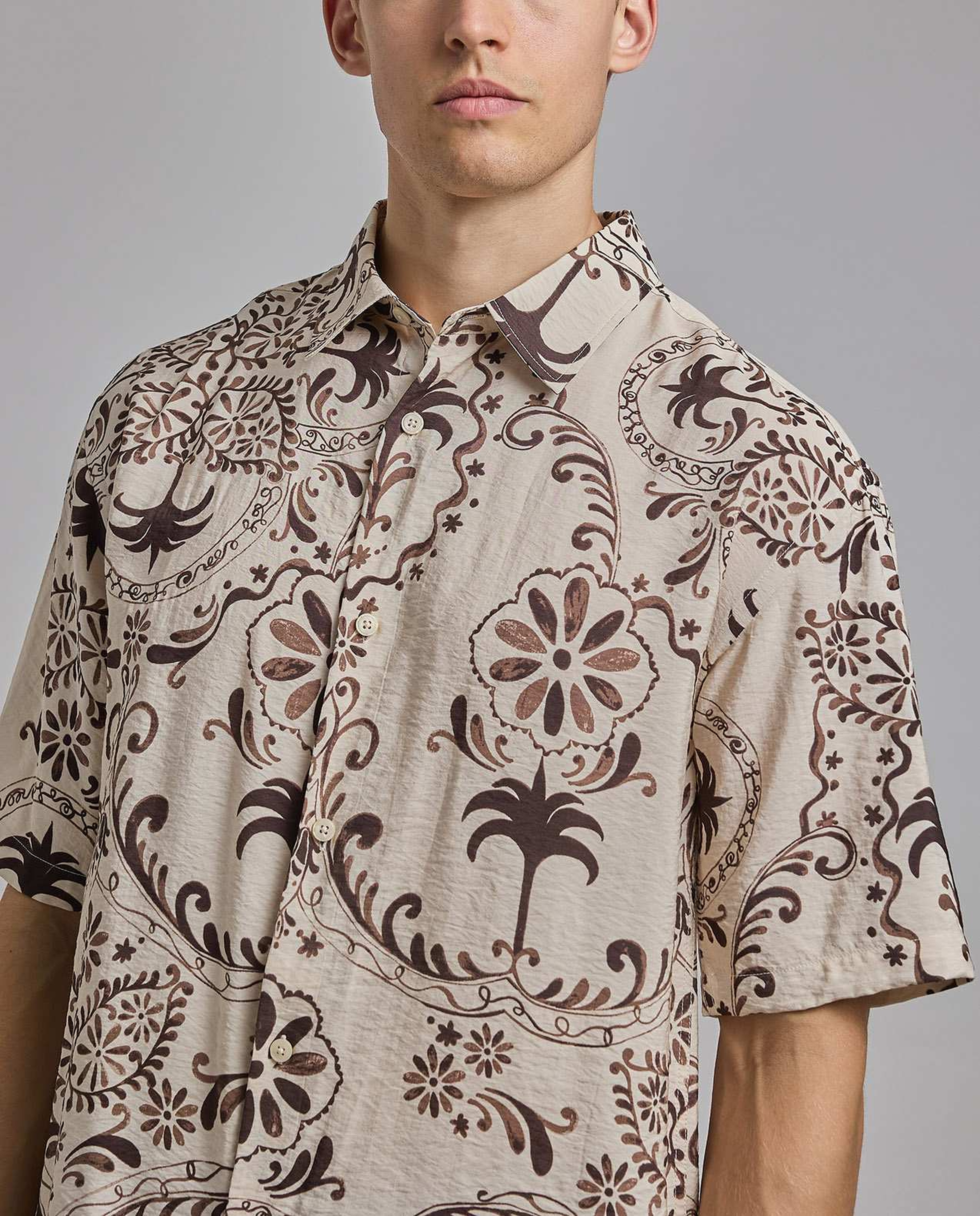 Patterned Shirt with Classic Collar and Short Sleeves