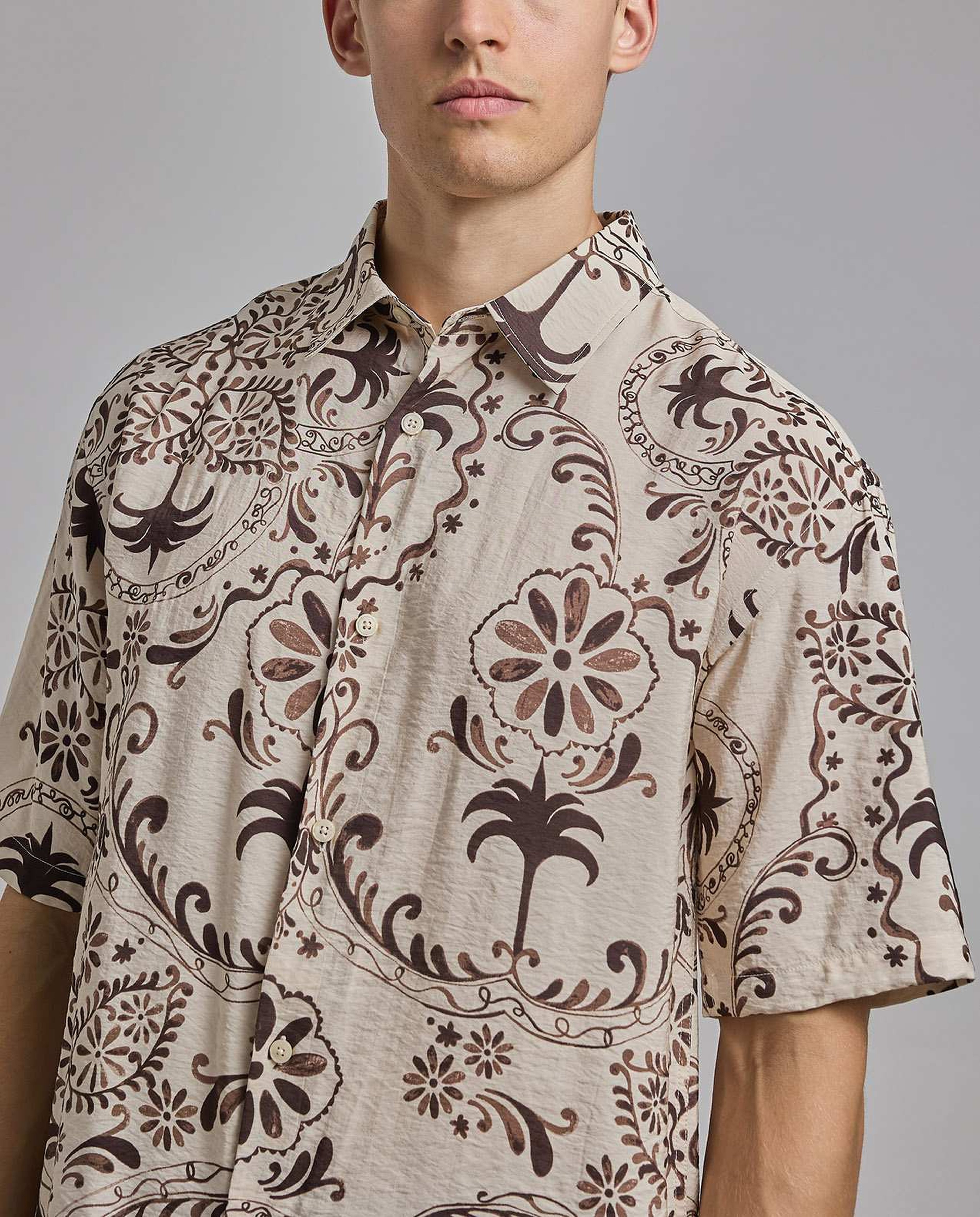 Patterned Shirt with Classic Collar and Short Sleeves