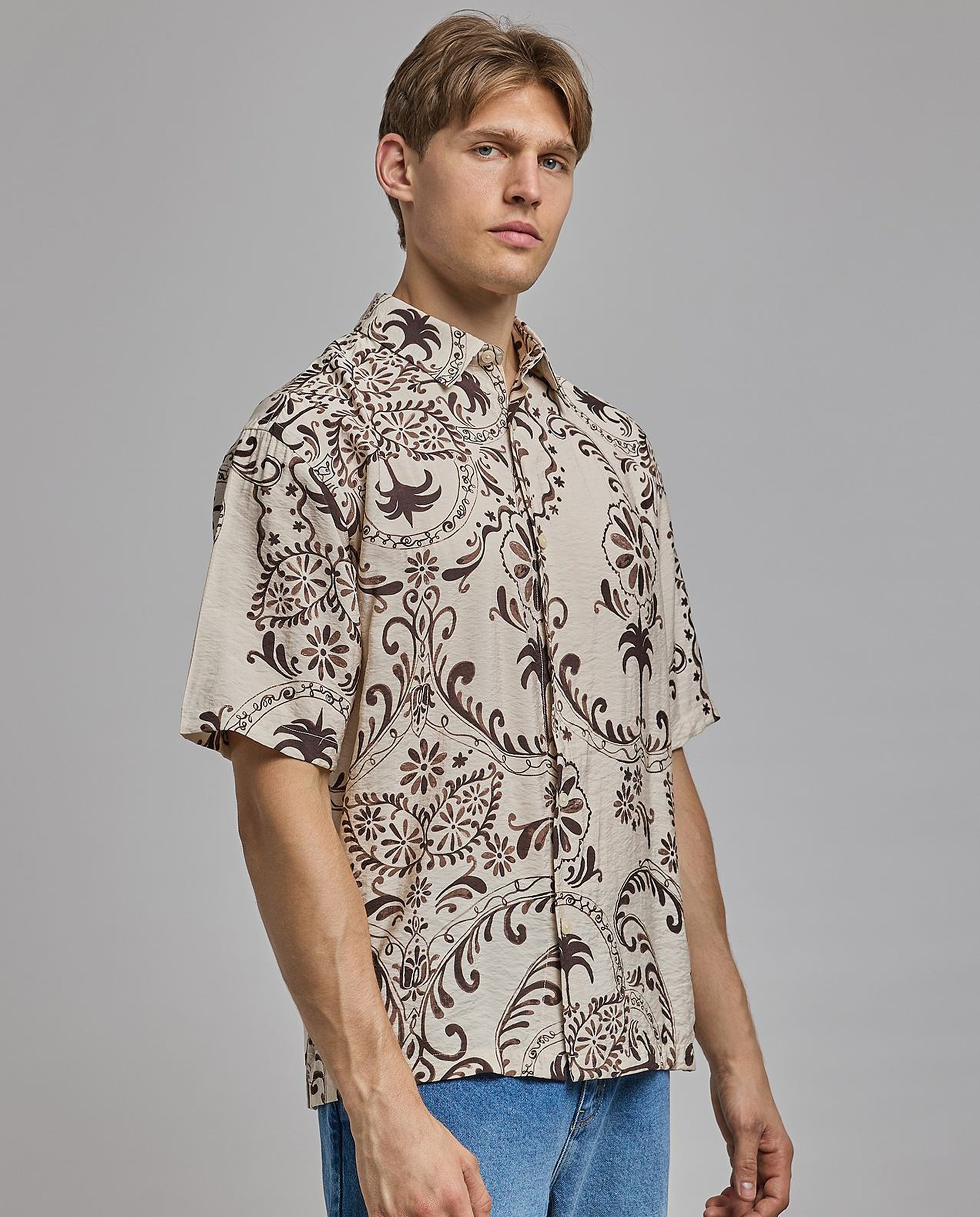 Patterned Shirt with Classic Collar and Short Sleeves