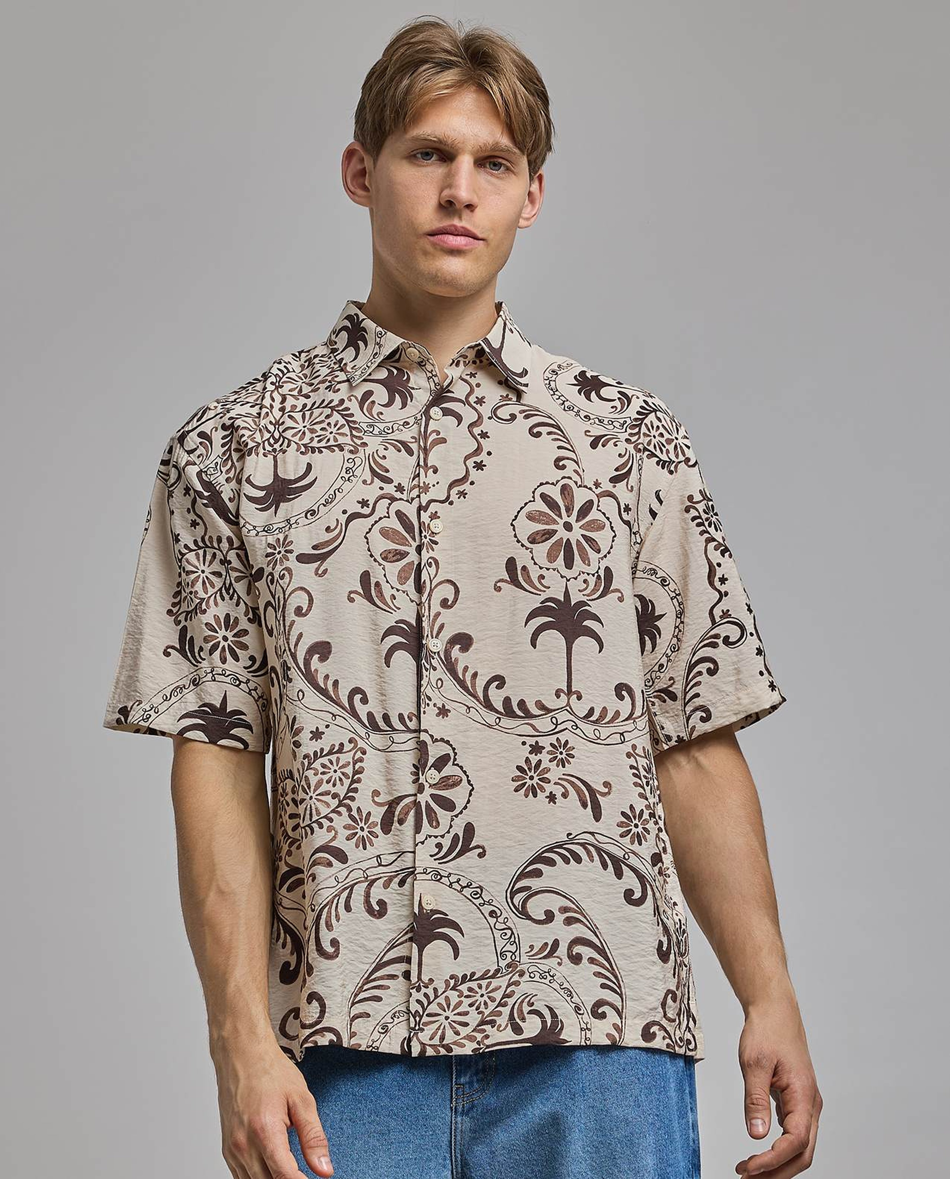 Patterned Shirt with Classic Collar and Short Sleeves