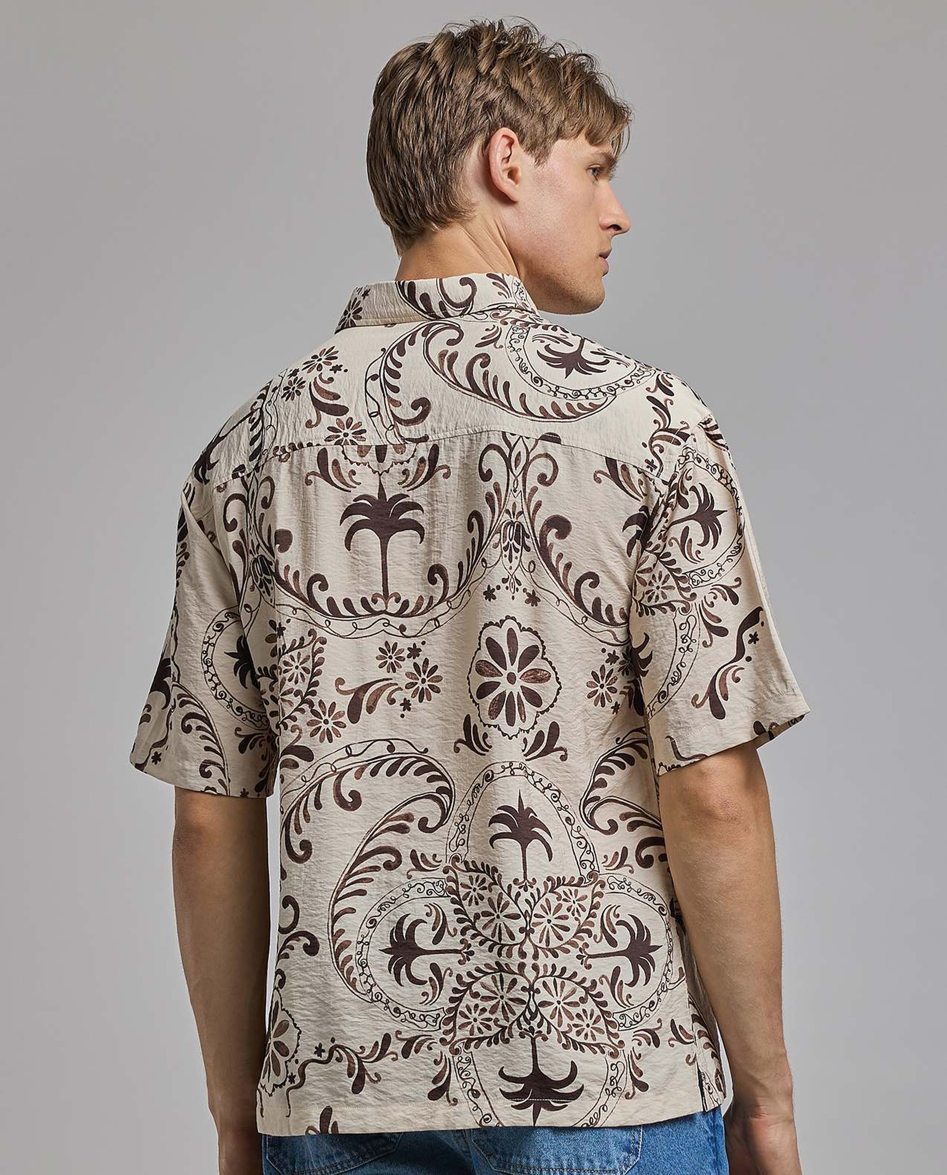 Patterned Shirt with Classic Collar and Short Sleeves