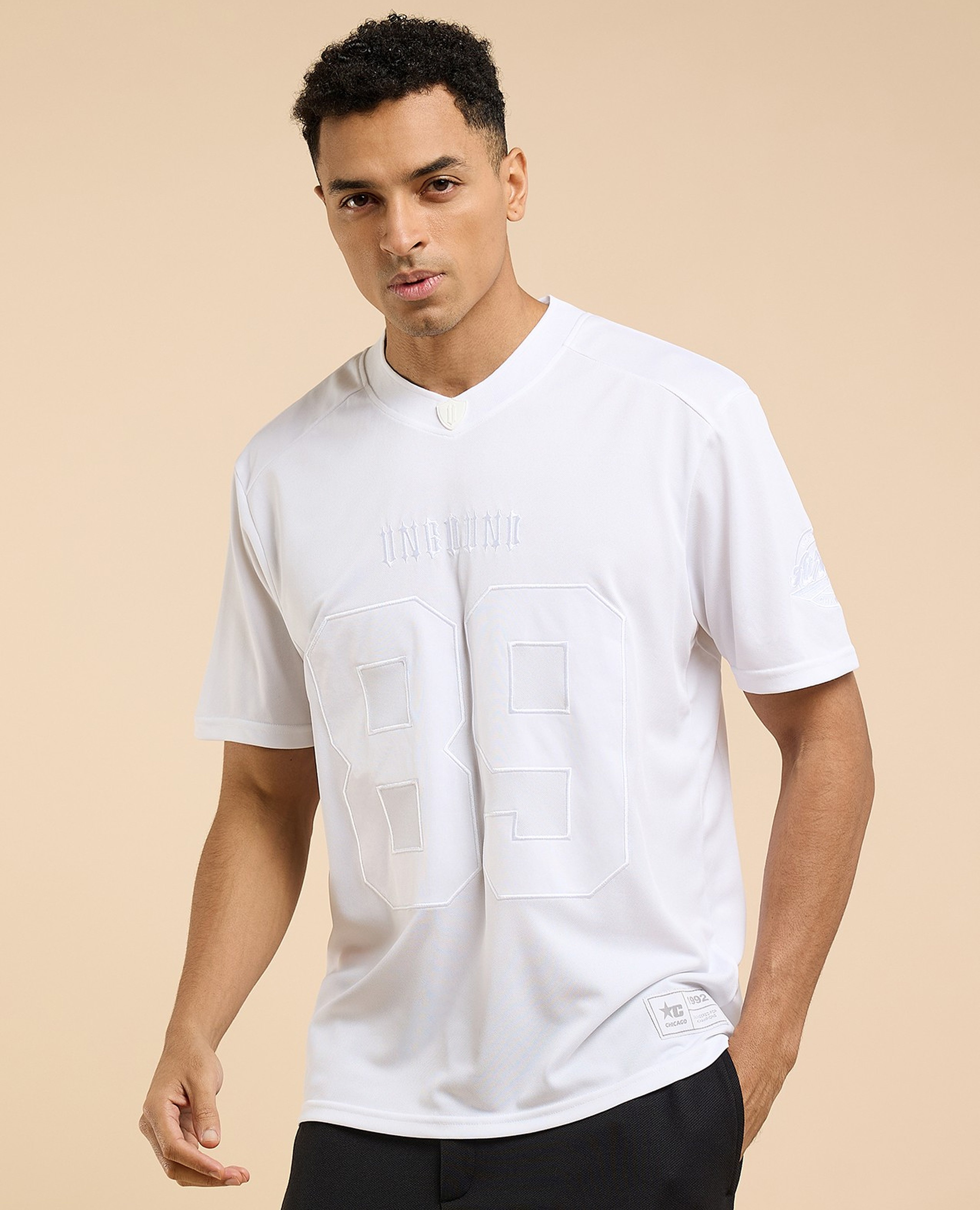 Printed Active T-Shirt with V-Neck and Short Sleeves