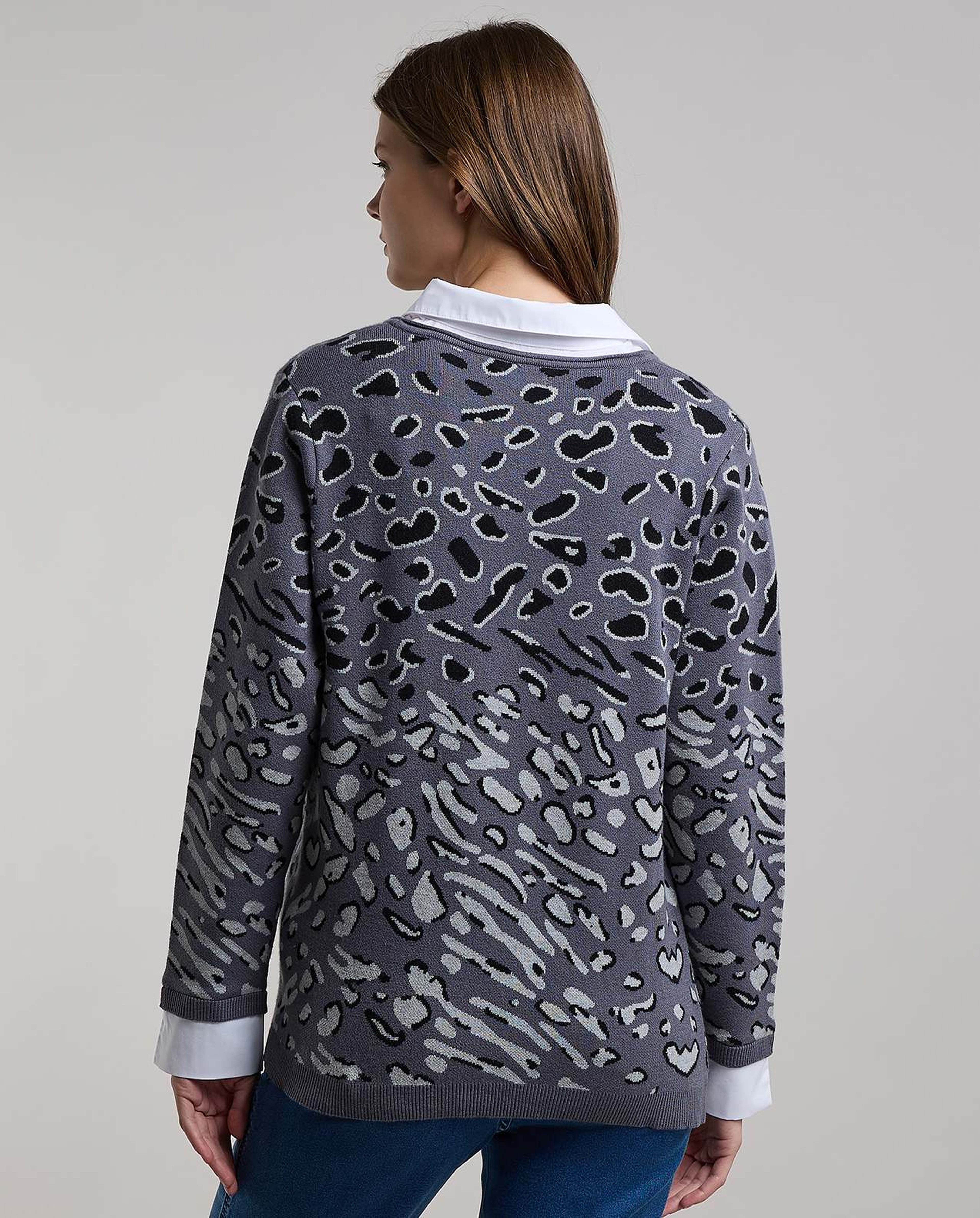 Animal Patterned Sweater with Round Neck and Long Sleeves
