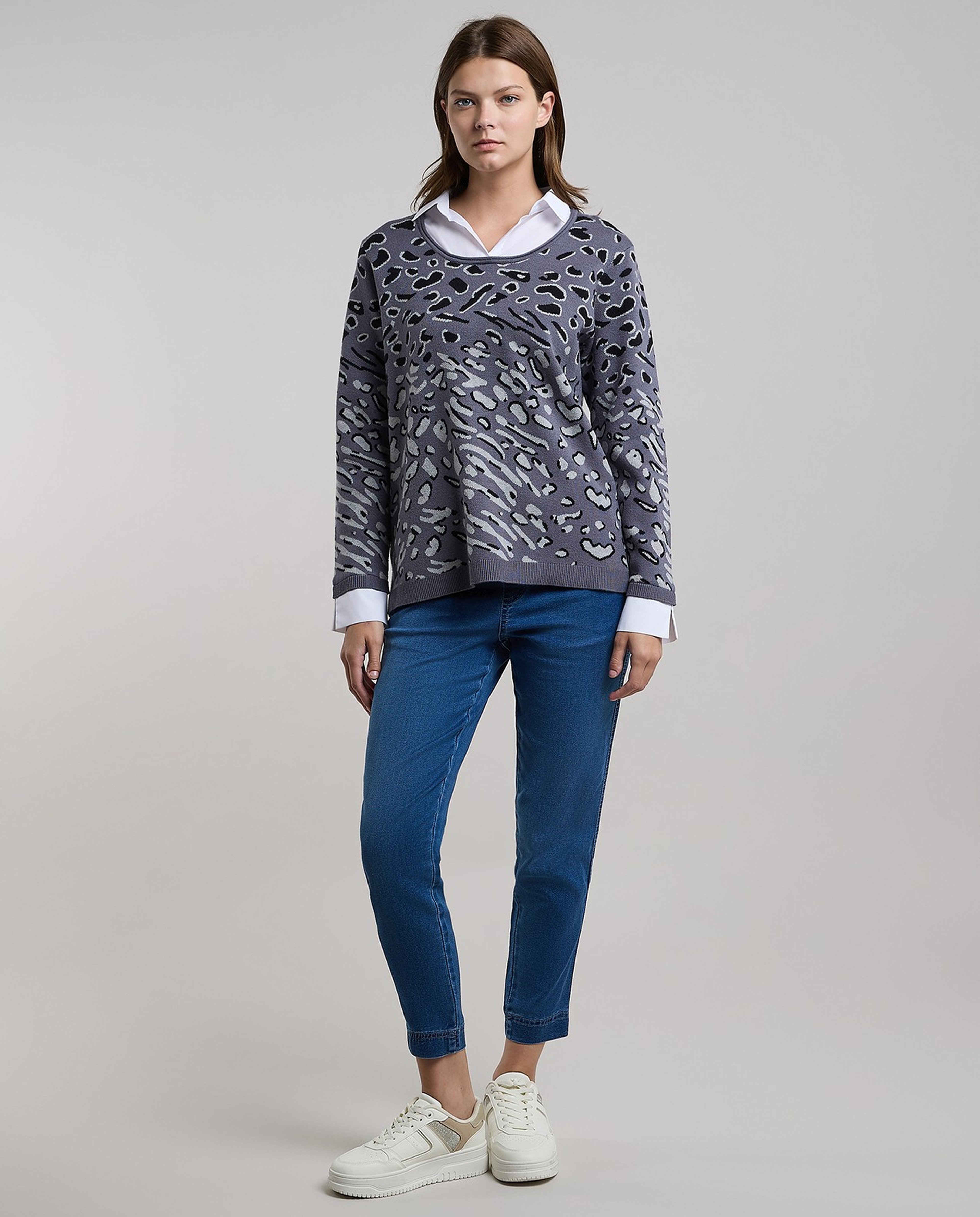Animal Patterned Sweater with Round Neck and Long Sleeves