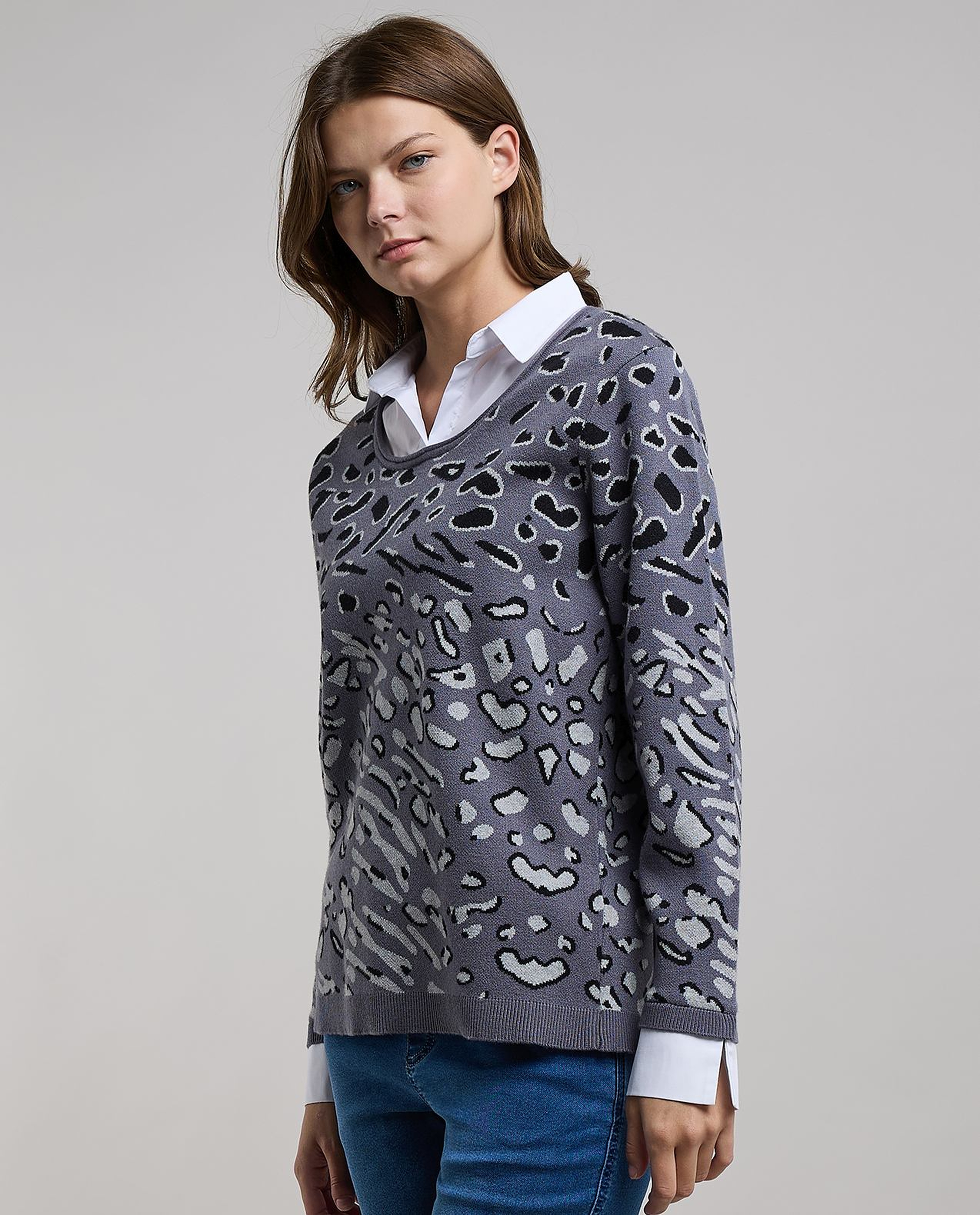 Animal Patterned Sweater with Round Neck and Long Sleeves