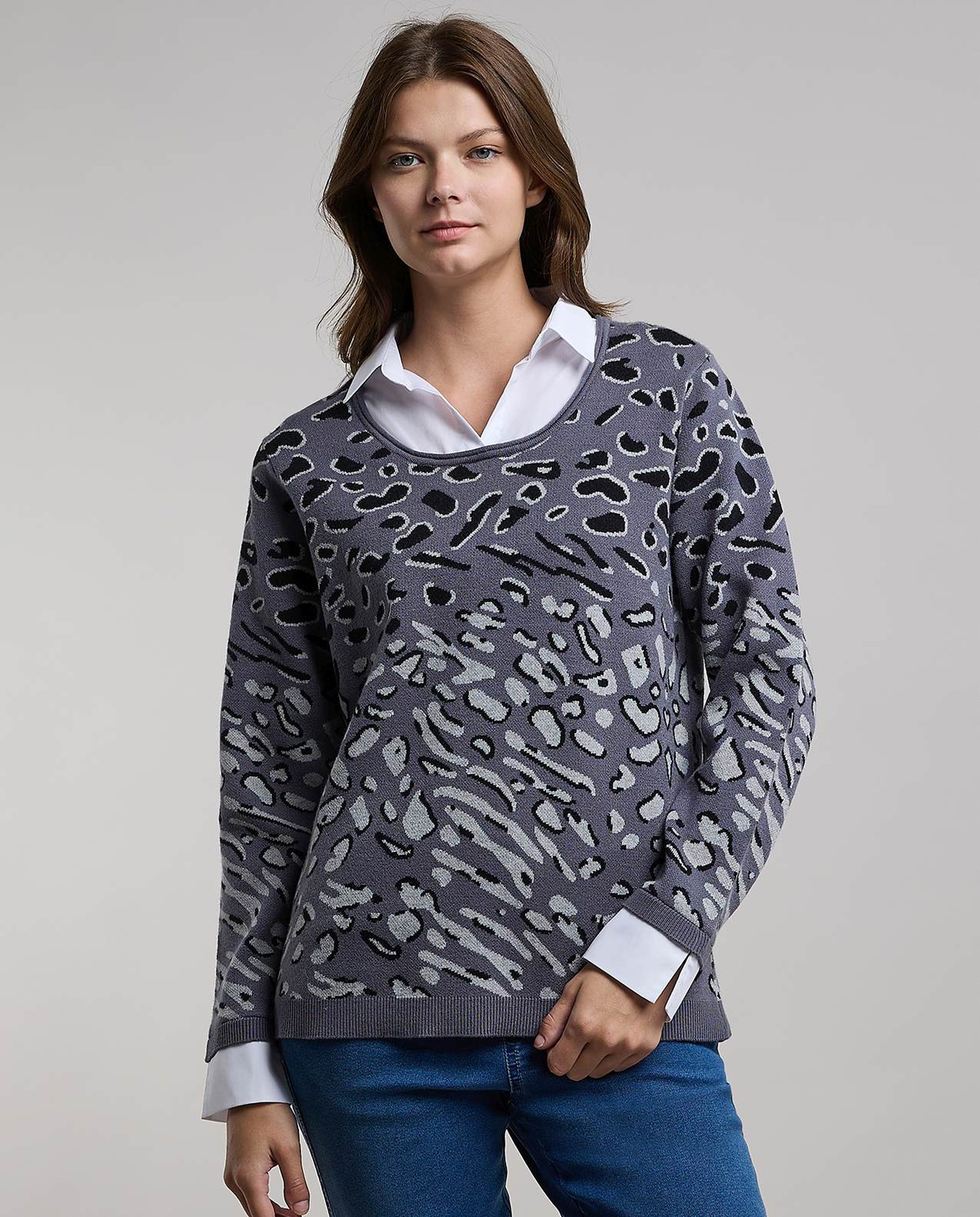Animal Patterned Sweater with Round Neck and Long Sleeves