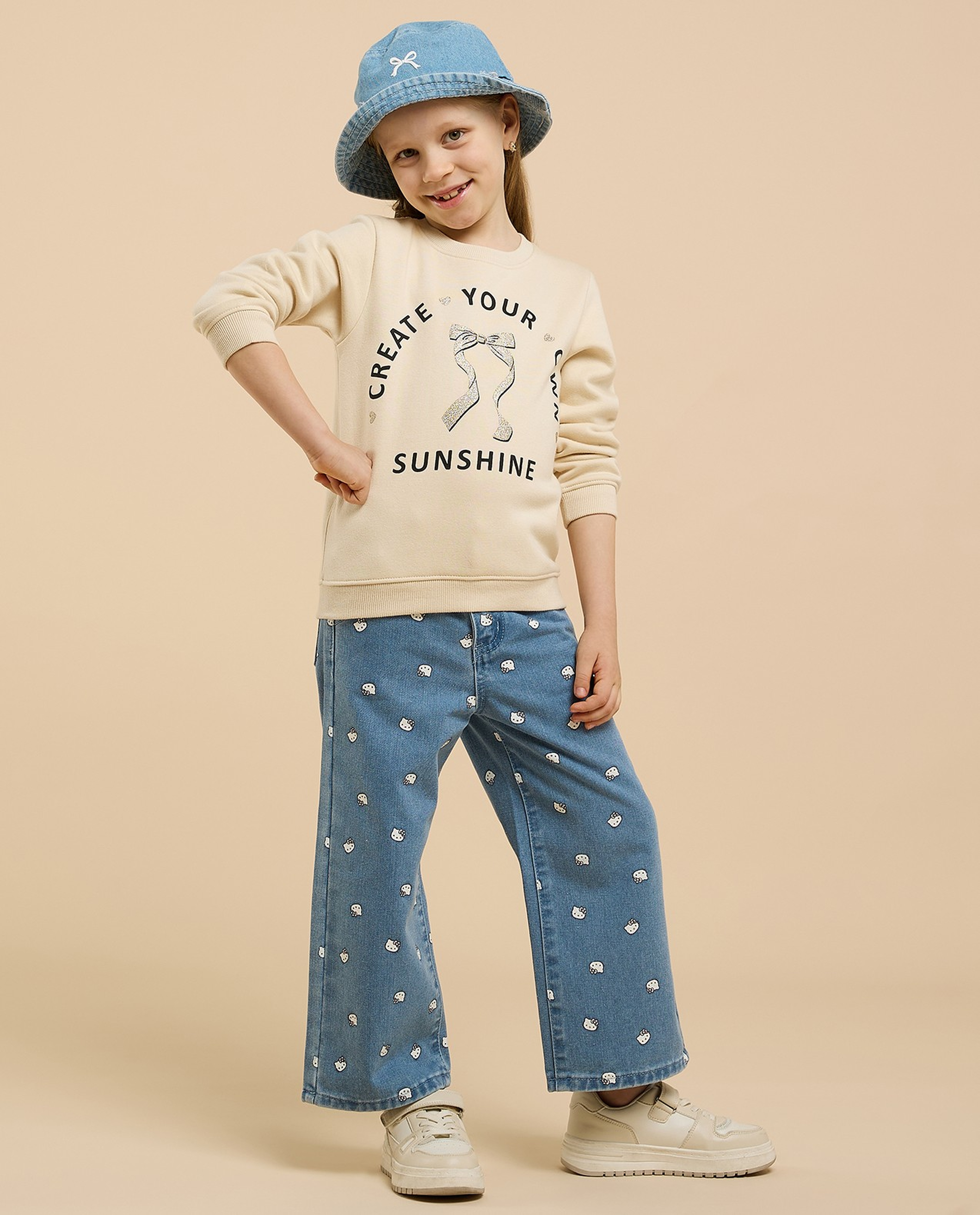 Graphic Print Sweatshirt with Crew Neck and Long Sleeves