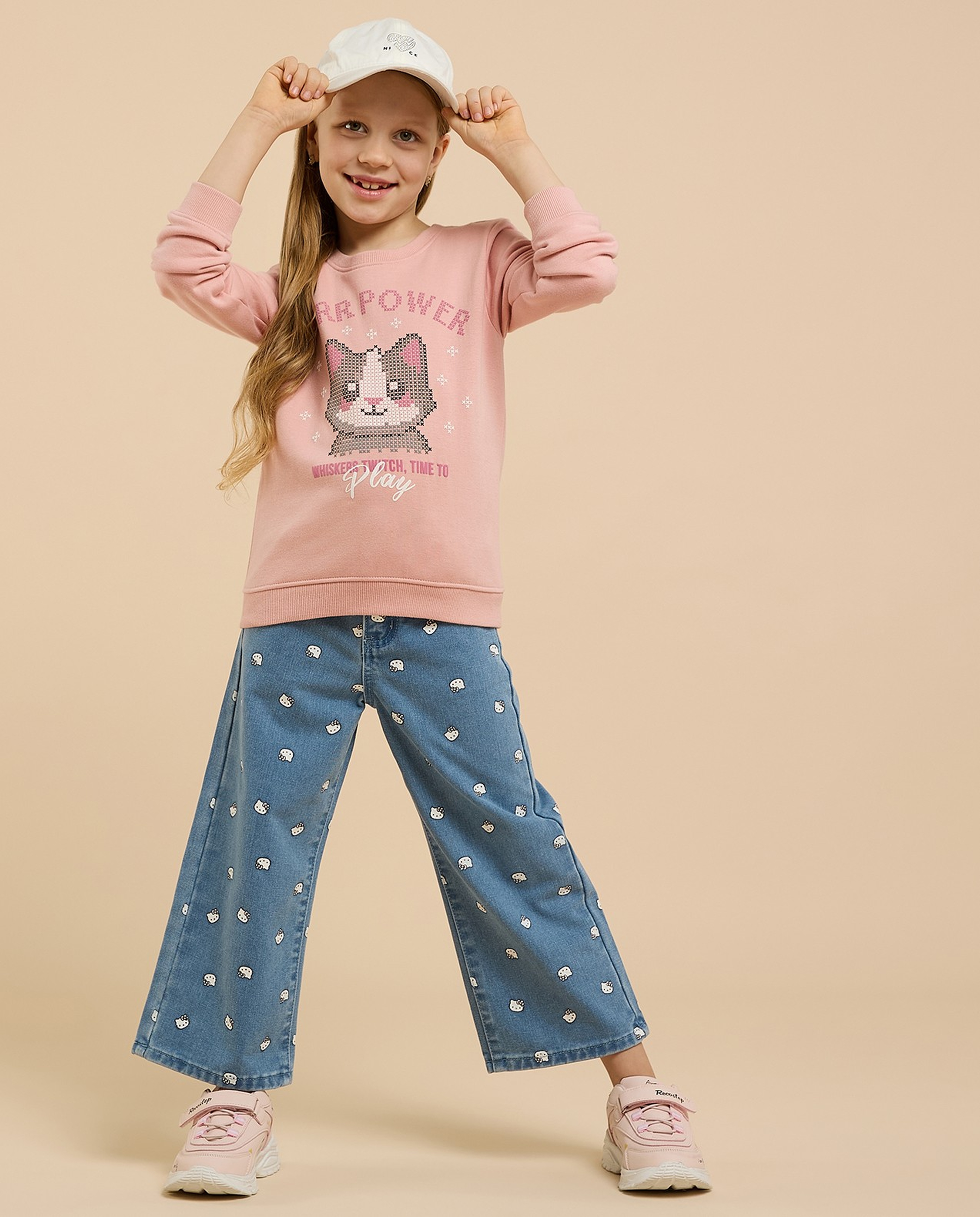 Graphic Print Sweatshirt with Crew Neck and Long Sleeves