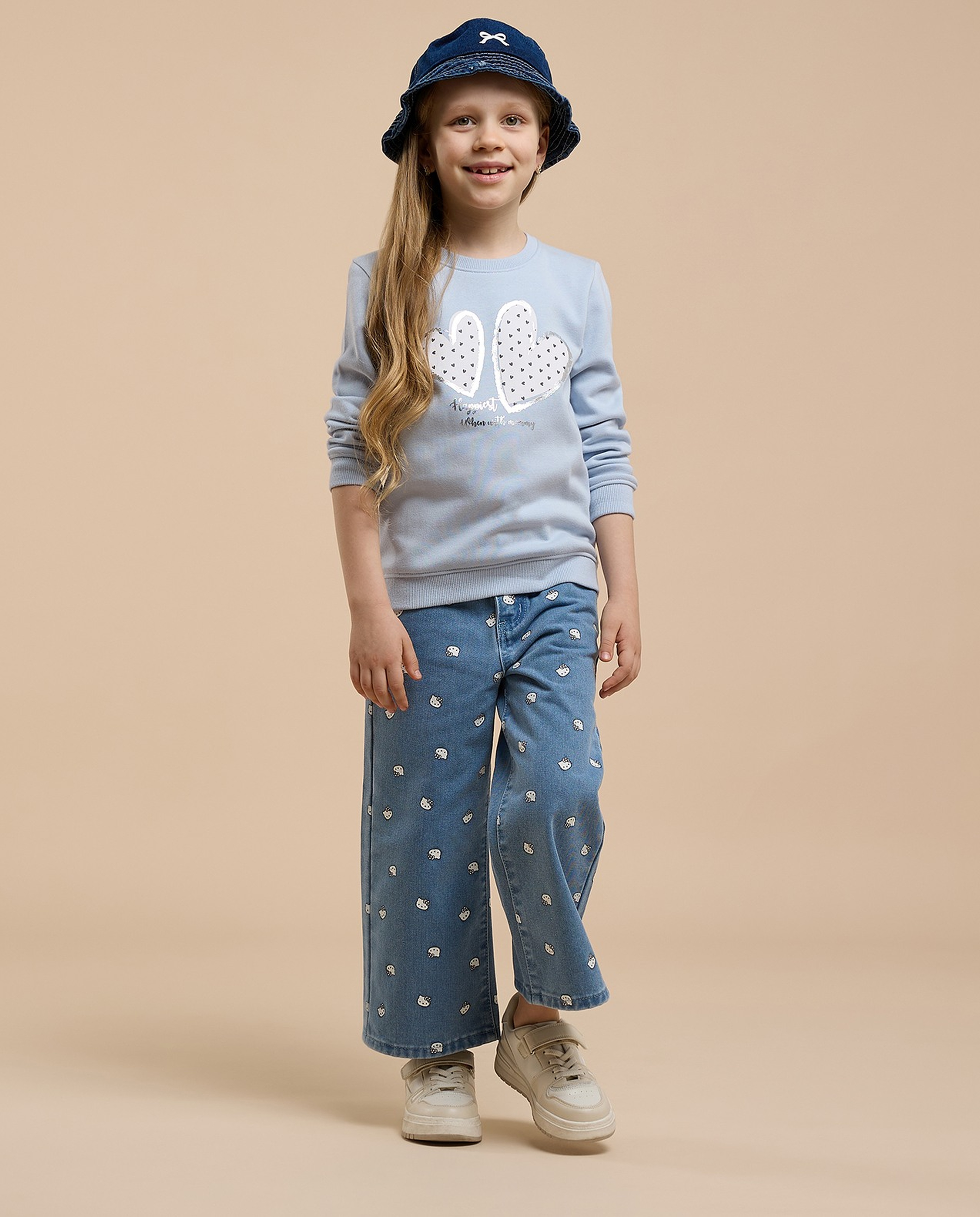 Graphic Print Sweatshirt with Crew Neck and Long Sleeves