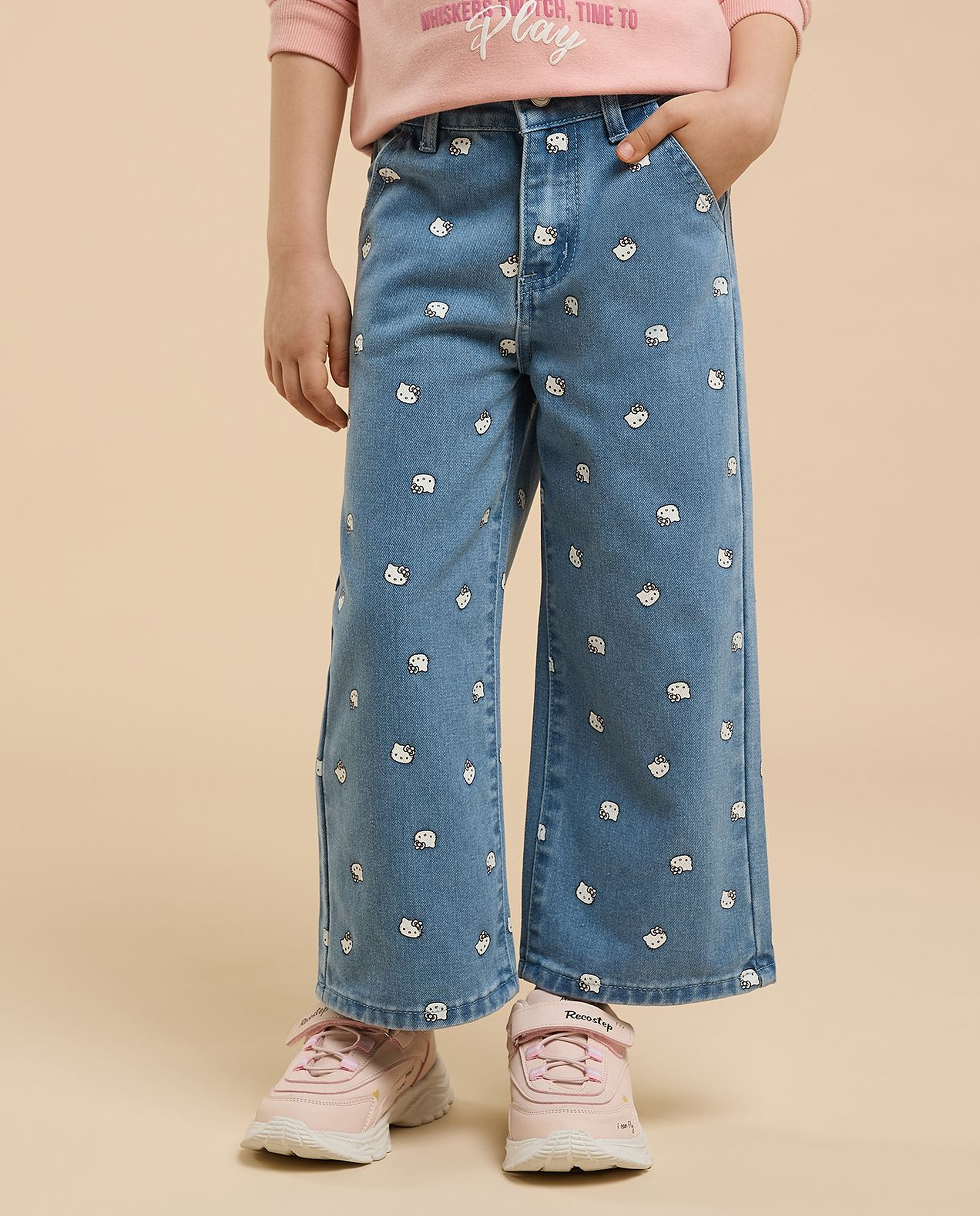 Graphic Print Sweatshirt with Crew Neck and Long Sleeves