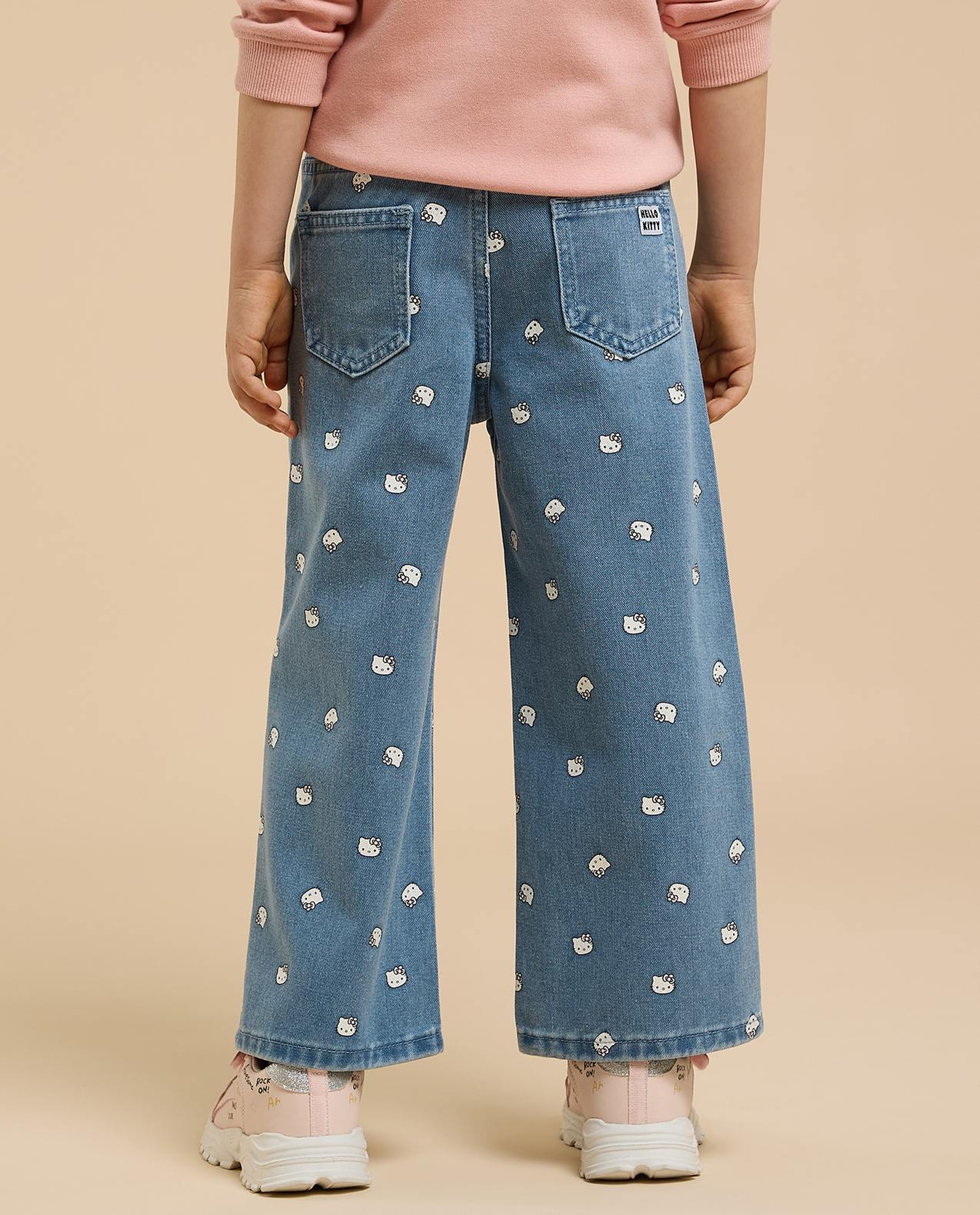 Graphic Print Sweatshirt with Crew Neck and Long Sleeves