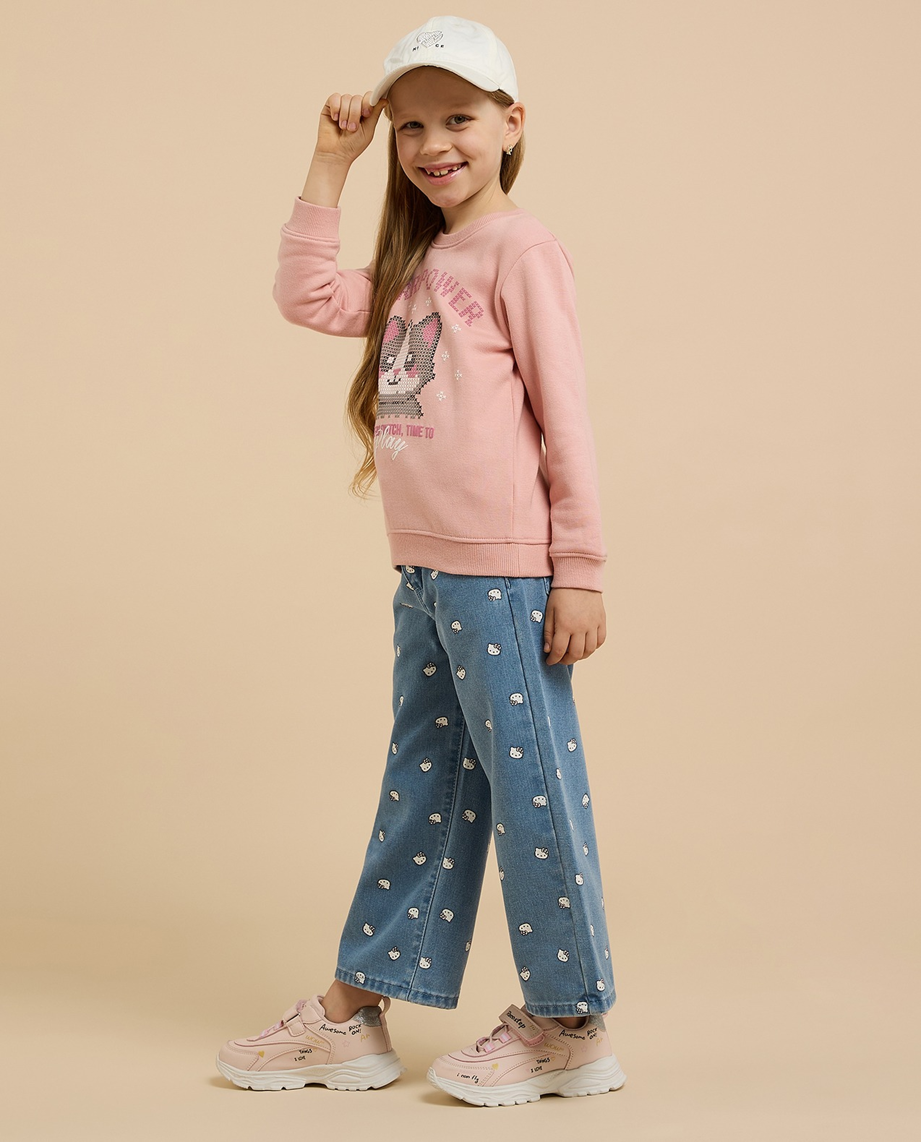 Graphic Print Sweatshirt with Crew Neck and Long Sleeves