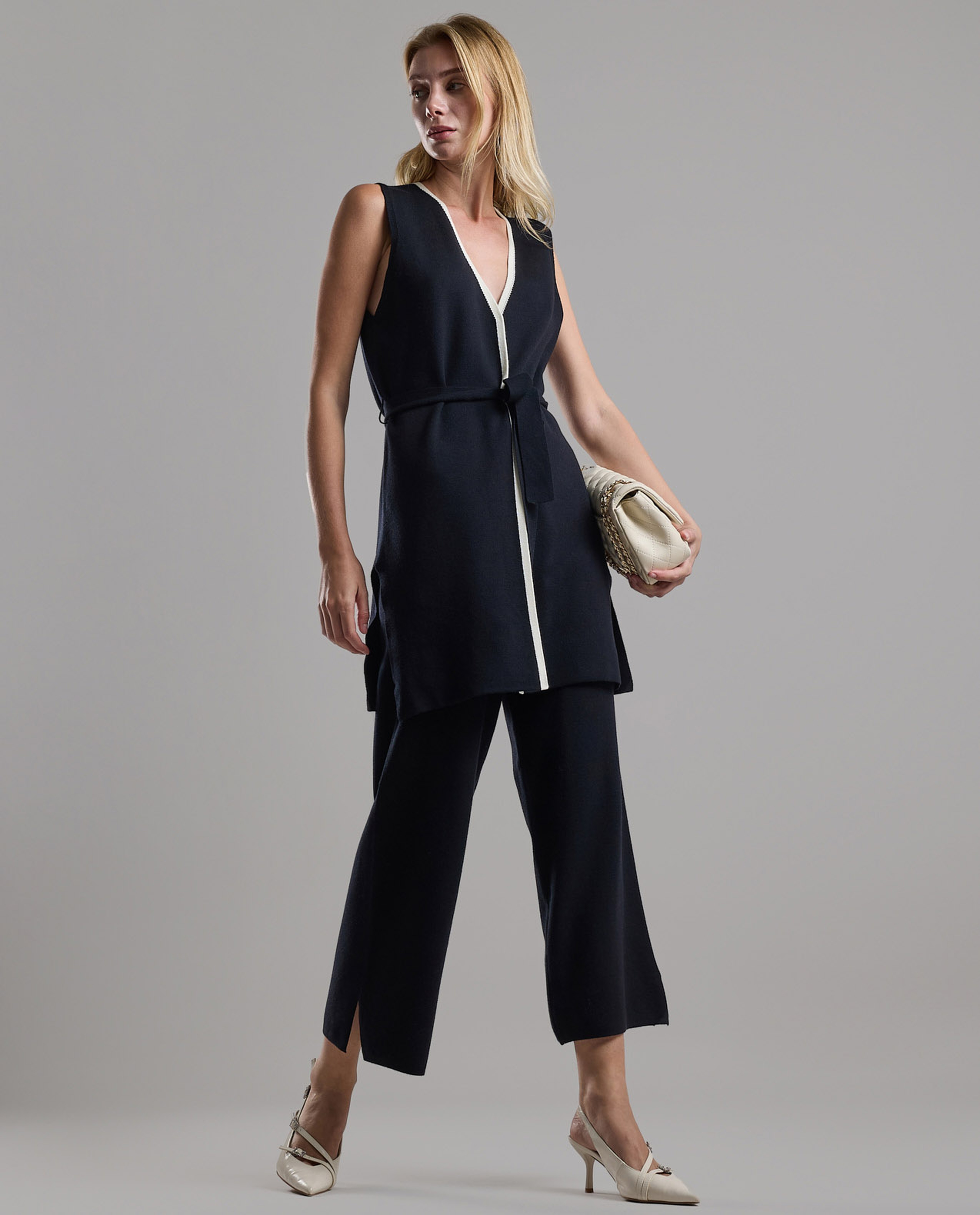 Contrast Trim Sleeveless Shrug